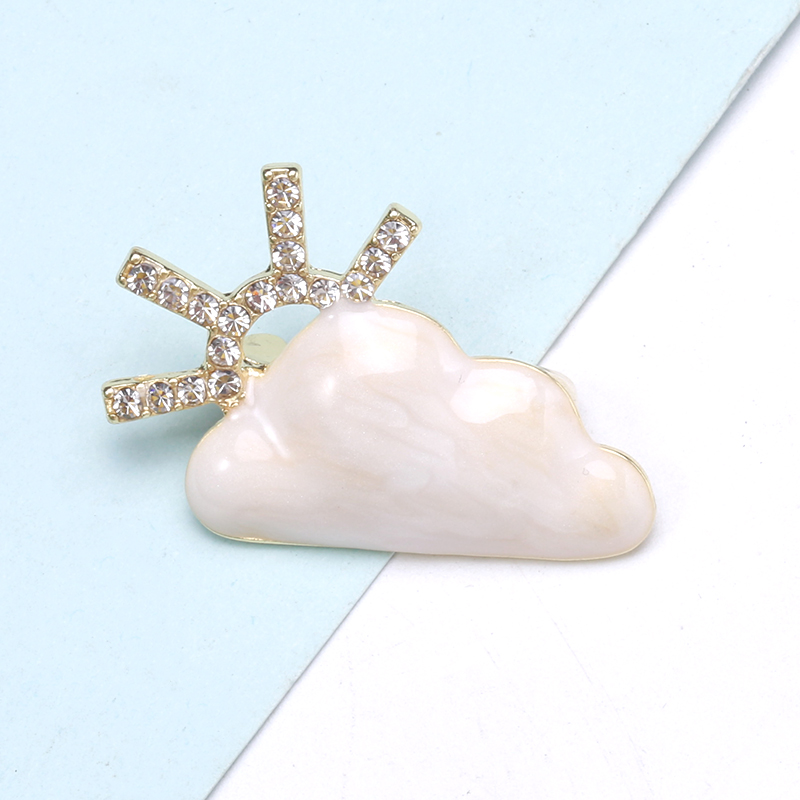 Factory direct sales of creative and light luxury Korean version new best-selling oil-drip white cloud brooch, light luxury creative retro brooch, simple and fashionable accessory pin in stock Specification image