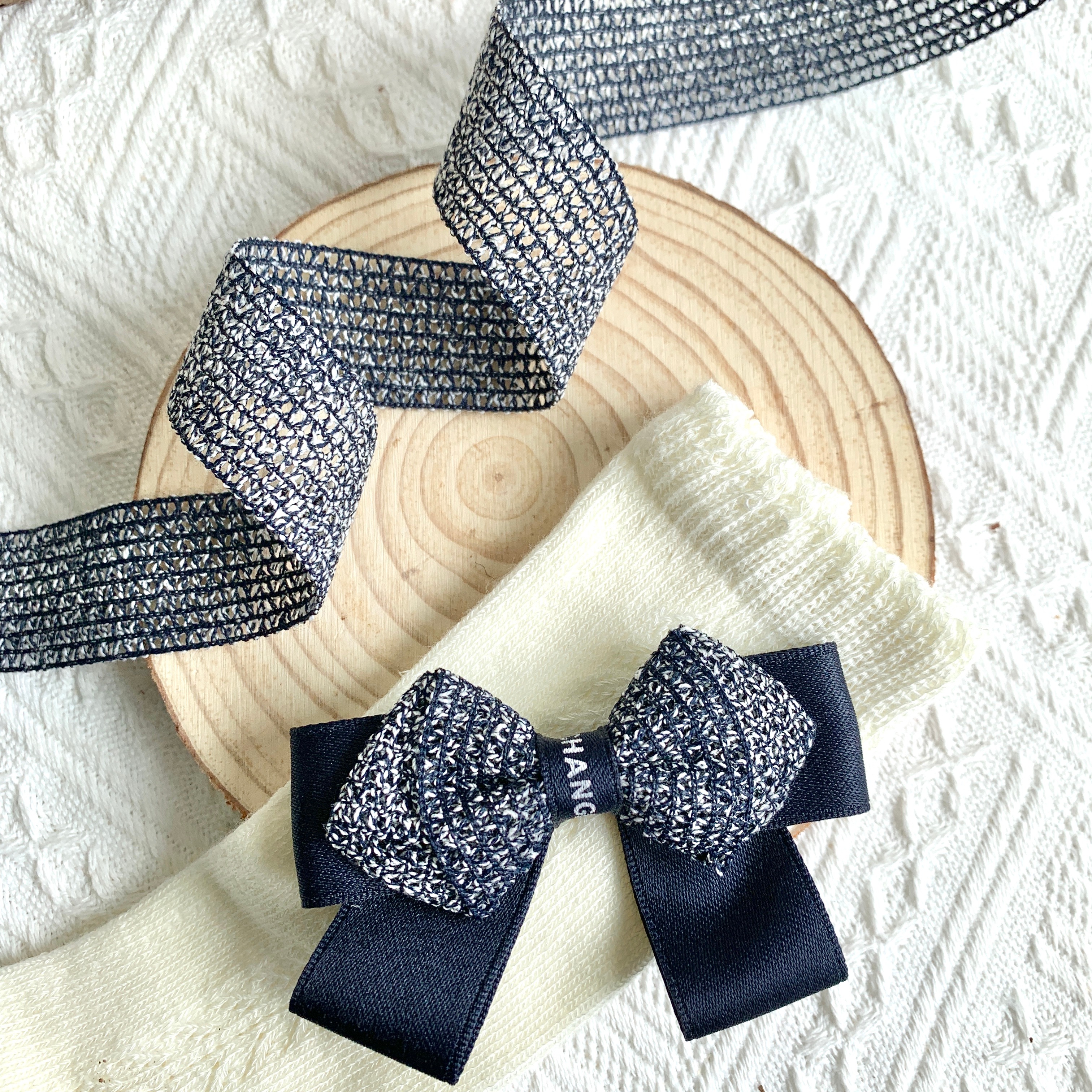 "Jianjian Circle hooked edge ribbon fashionable woven ribbon clothing accessories. Specification image