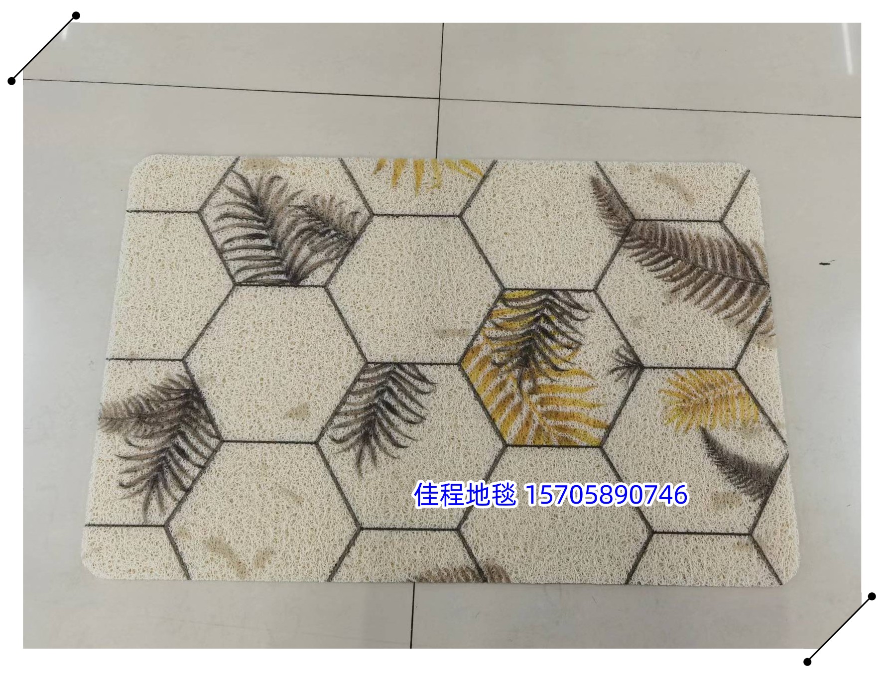 PVC3D printed floor MATS, anti-slip floor MATS, floor MATS, carpet, brushed floor MATS, wire rings, spray-printed MATS, foam bathroom MATS, kitchen MATS. The product quality is good with many patterns and excellent spray-printing effects. The size is 38*58cm details Picture