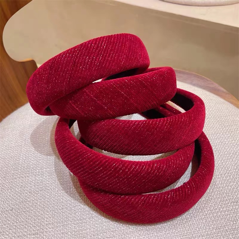The new velvet slightly sparkling height-increasing sponge headband for the top of the head from Dongdaemun, South Korea, is a solid color French retro fashion headband