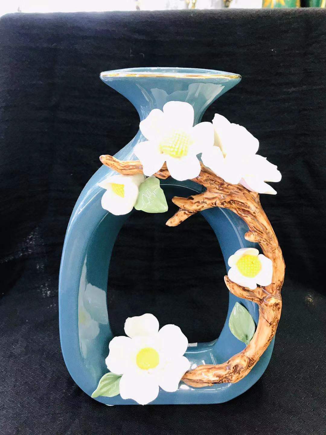 A pure hand-molded flower vase made of natural color materials Specification image