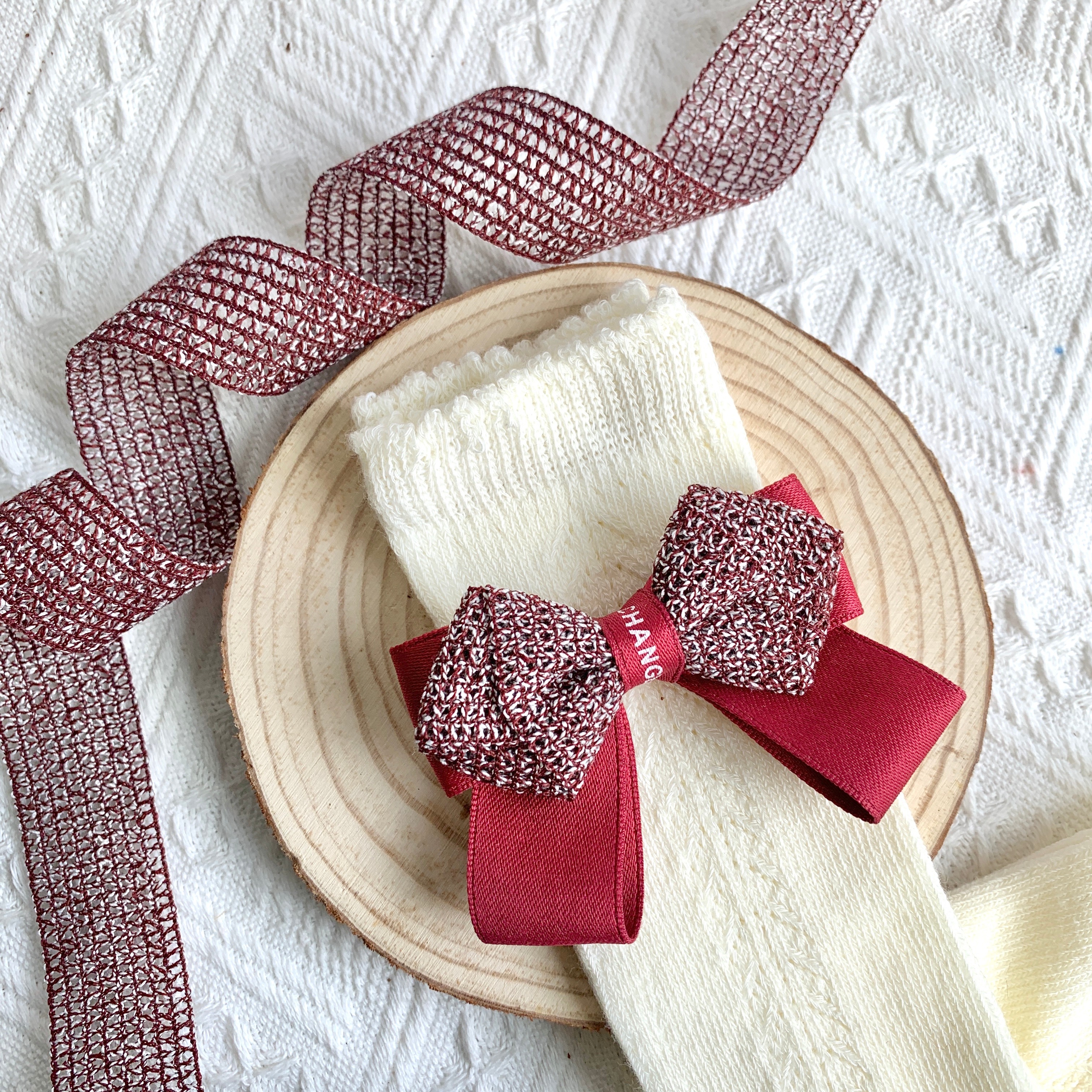 "Jianjian Circle hooked edge ribbon fashionable woven ribbon clothing accessories. Item Picture