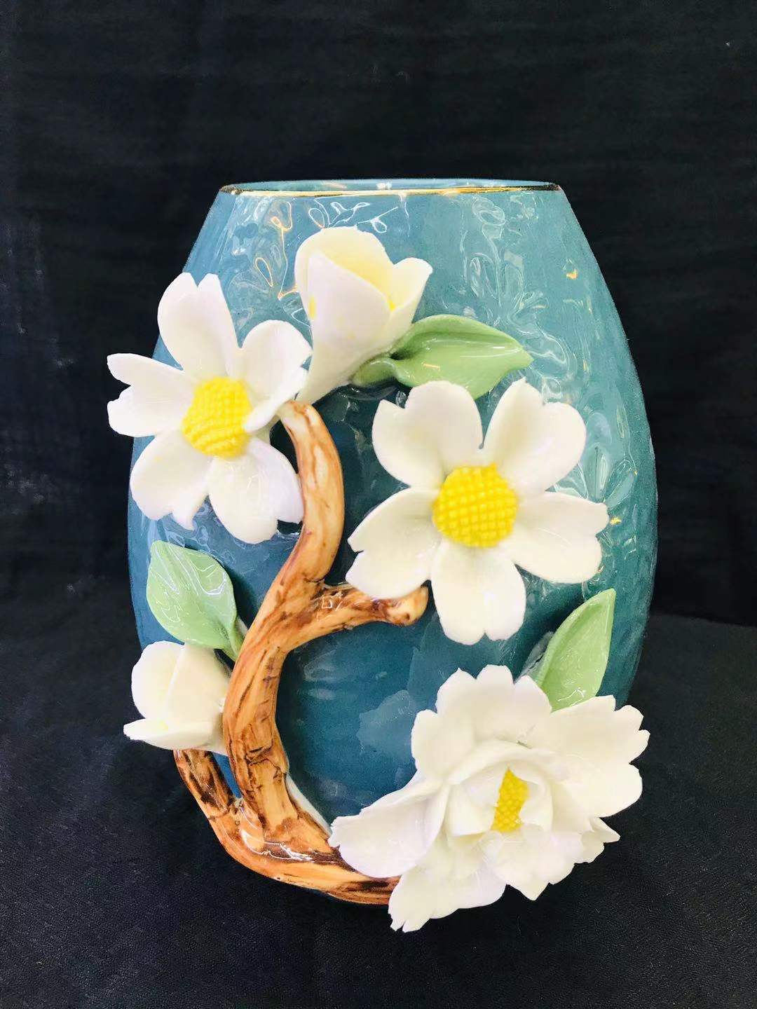 Green vase hand-molded flowers Specification image