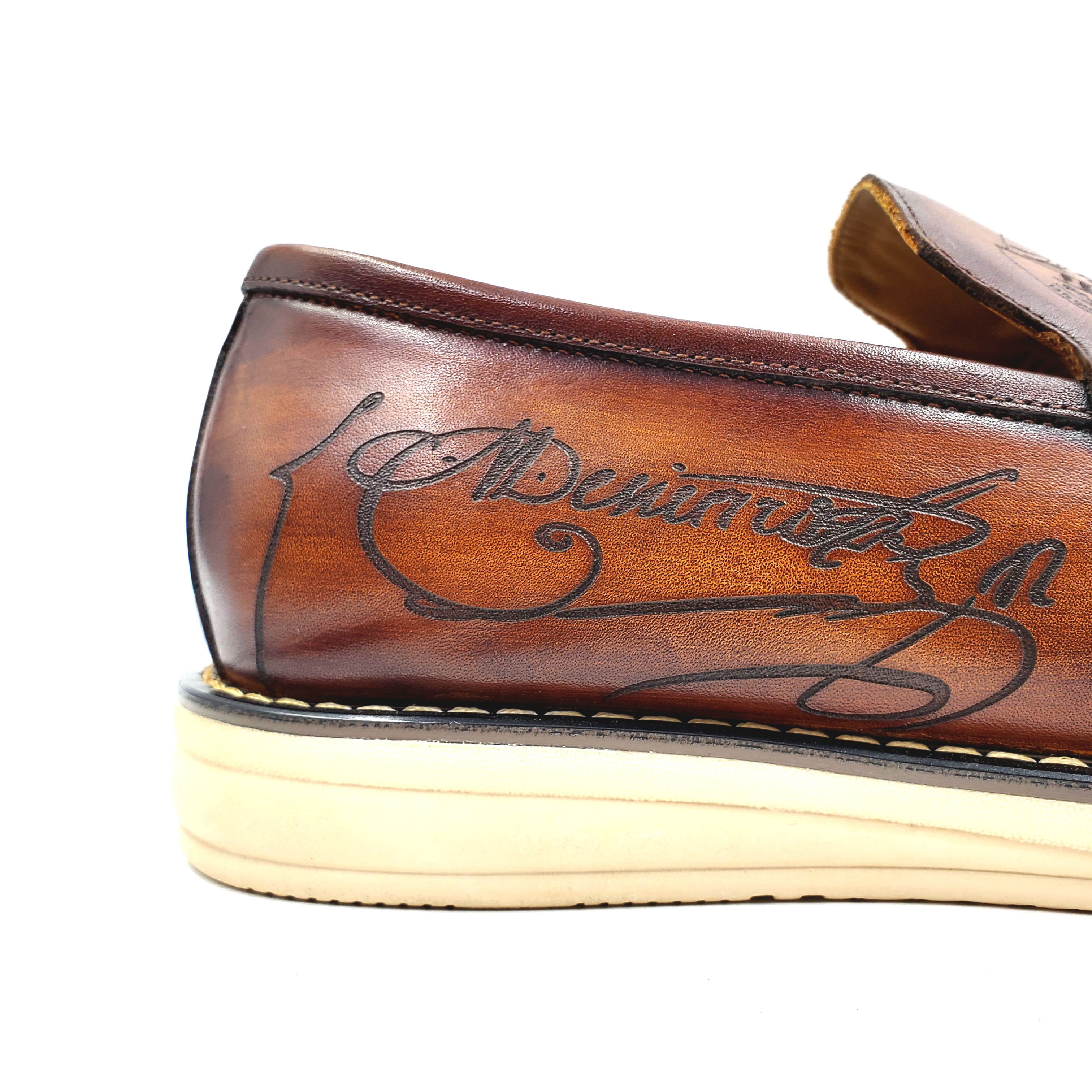 The new top-grain leather men's shoes are fashionable, casual, trendy and versatile, with a retro style for trendy men details Picture