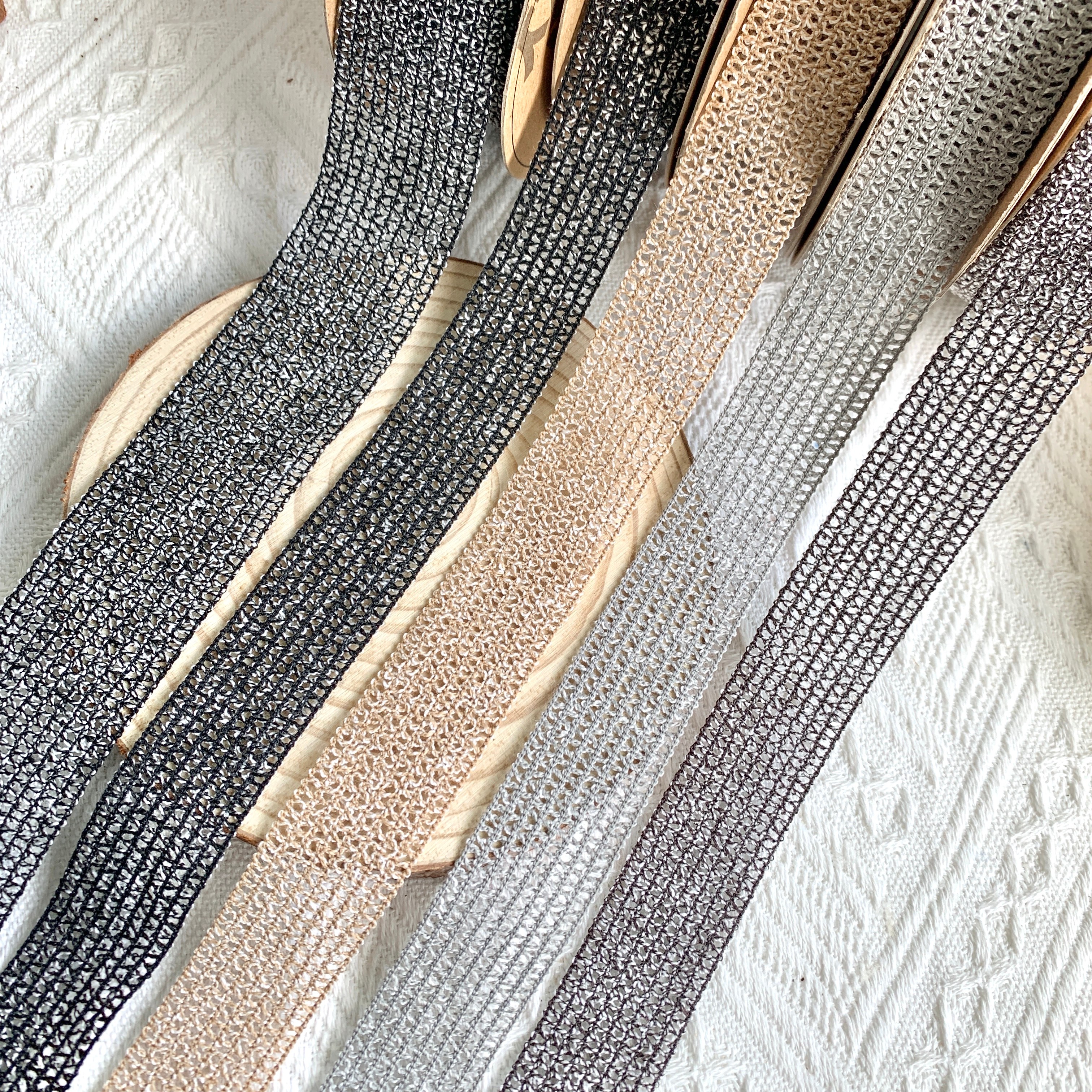 "Jianjian Circle hooked edge ribbon fashionable woven ribbon clothing accessories.