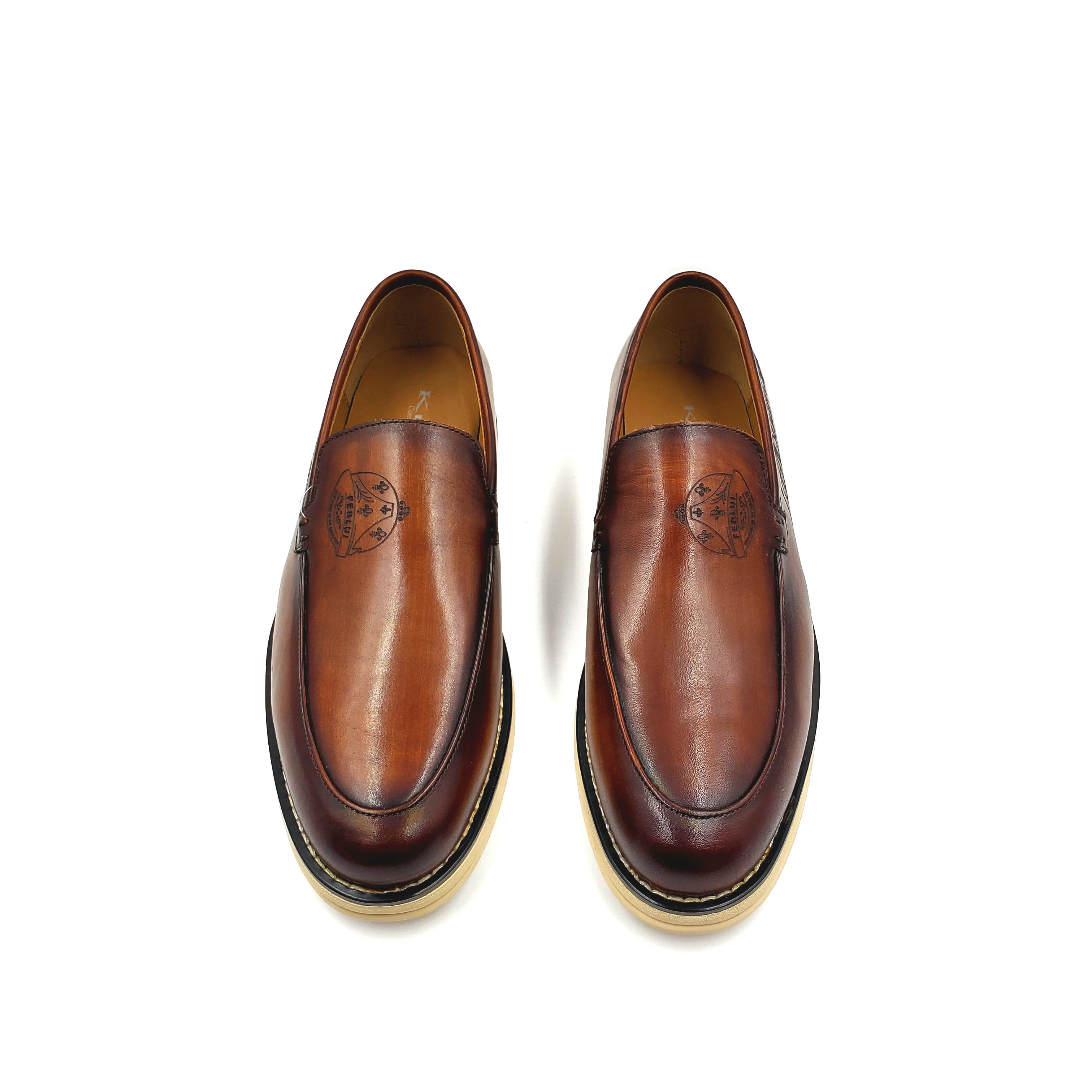 The new top-grain leather men's shoes are fashionable, casual, trendy and versatile, with a retro style for trendy men Item Picture