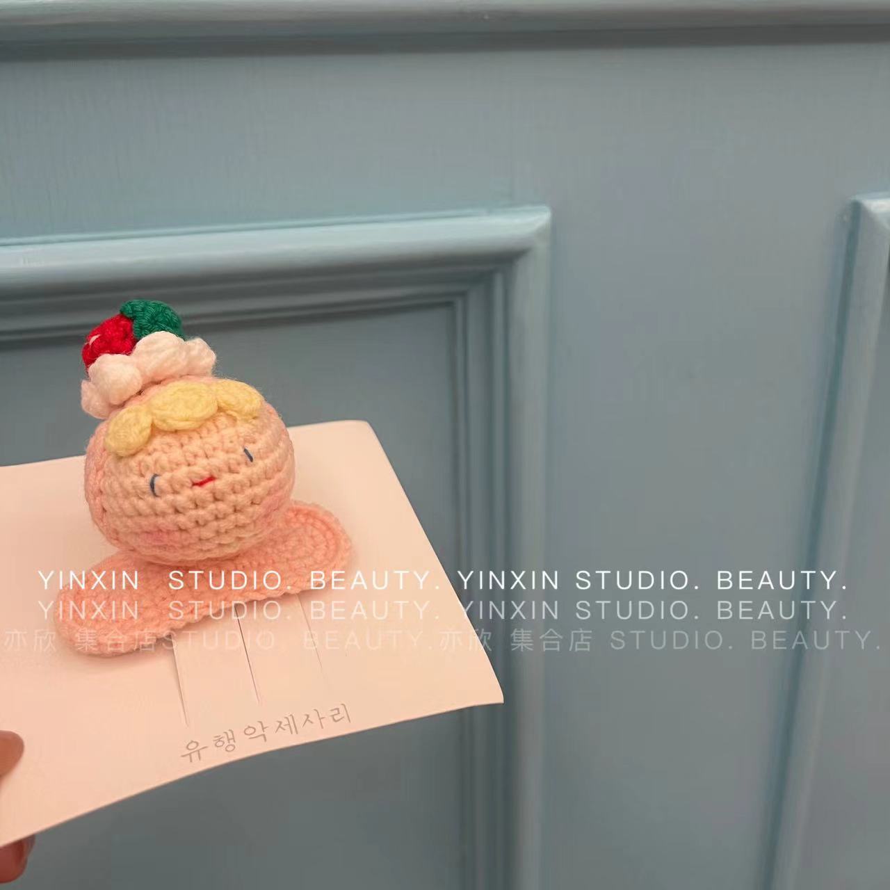 The new autumn knitted woolen hair clips, side bangs clips, cute rabbit ear hair clips, headwear and cartoon bb clips details Picture