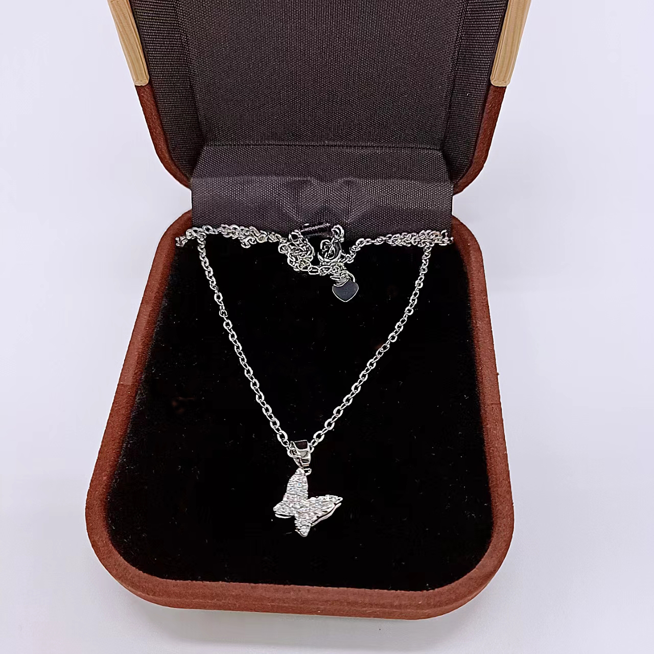 Color-preserving butterfly fashion design necklace