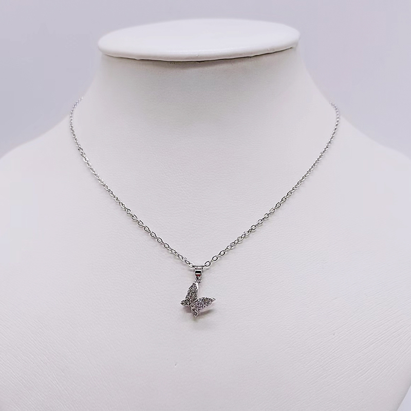 Color-preserving butterfly fashion design necklace Application Scenario