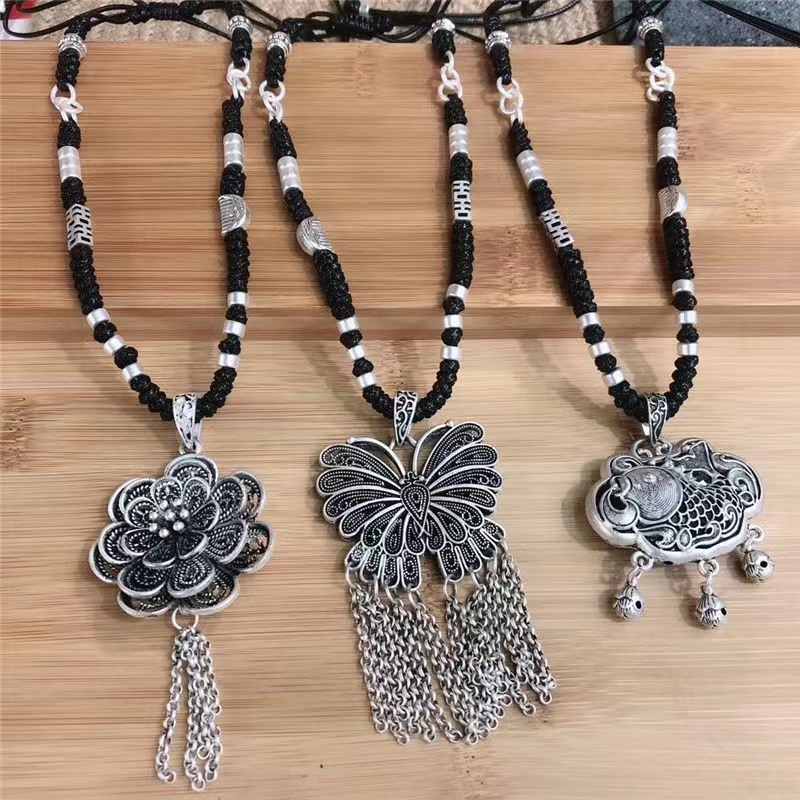 The latest popular Double Fish Playing with Pearls and pull-out sweater chain from Daedongmun, South Korea, is the Jingpoli H03 jewelry collection with silver and pure handcrafted wax thread details Picture