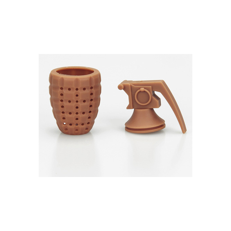 Creative "PlayerUnknown's Chicken" hand-soaked tea strainer silicone hand-soaked tea strainer simulation CS First lightning tea strainer tea set Application Scenario