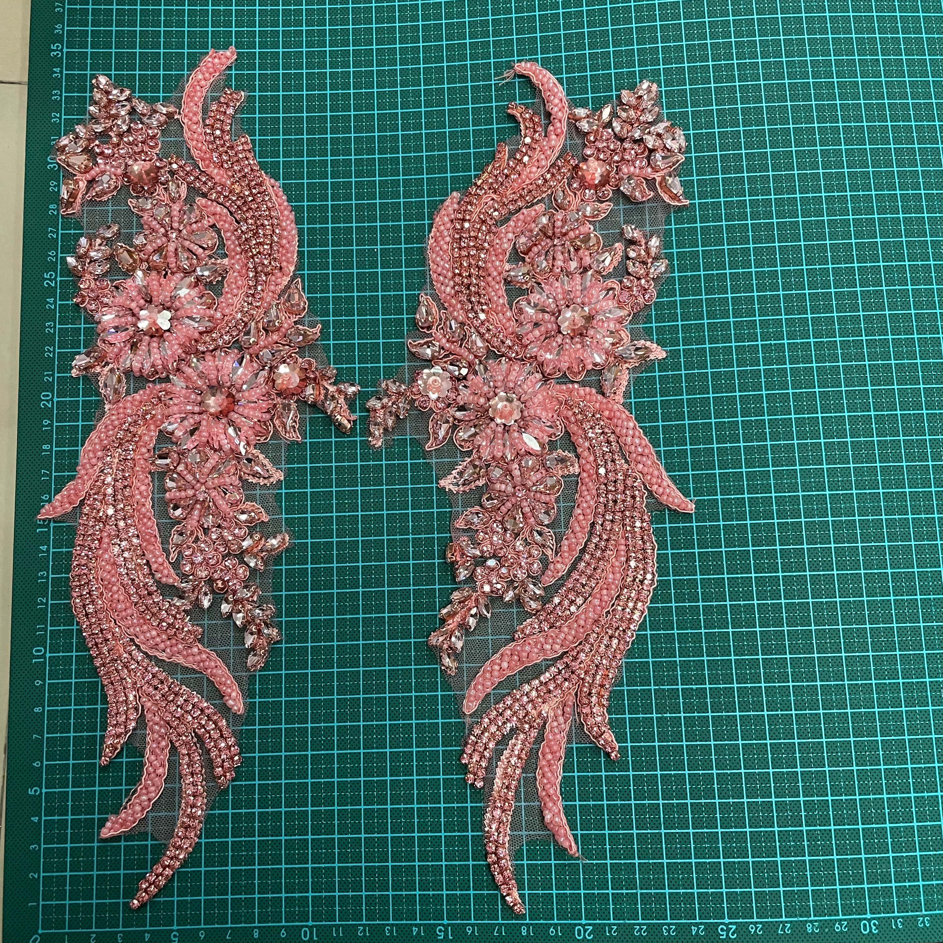 Beaded crystal dress corset with water diamond and phoenix tail applique on the top Application Scenario
