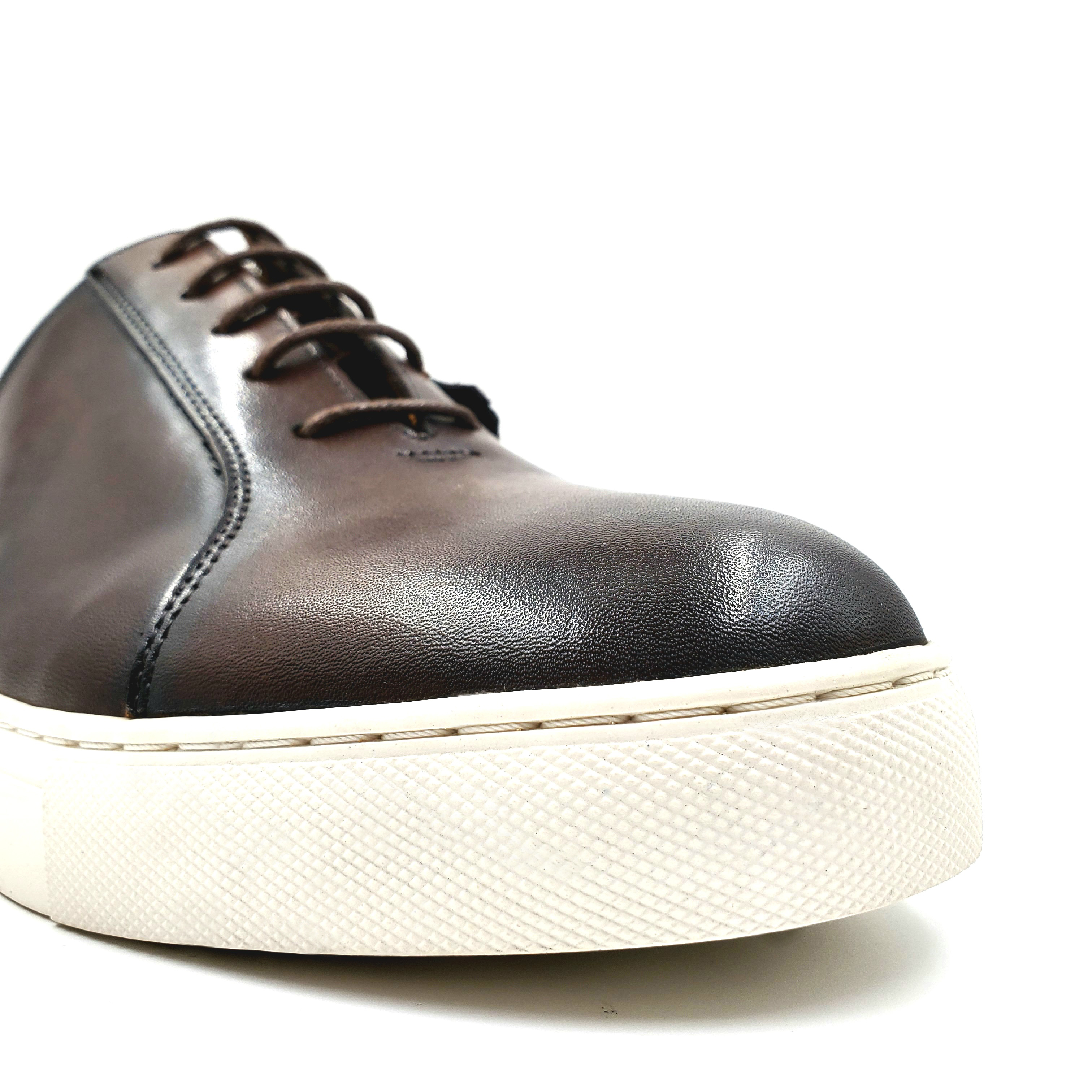 Amazon's best-selling high-end custom casual shoes for autumn and winter, fashionable and personalized flip-top leather shoes, lazy board shoes, all in one go Application Scenario
