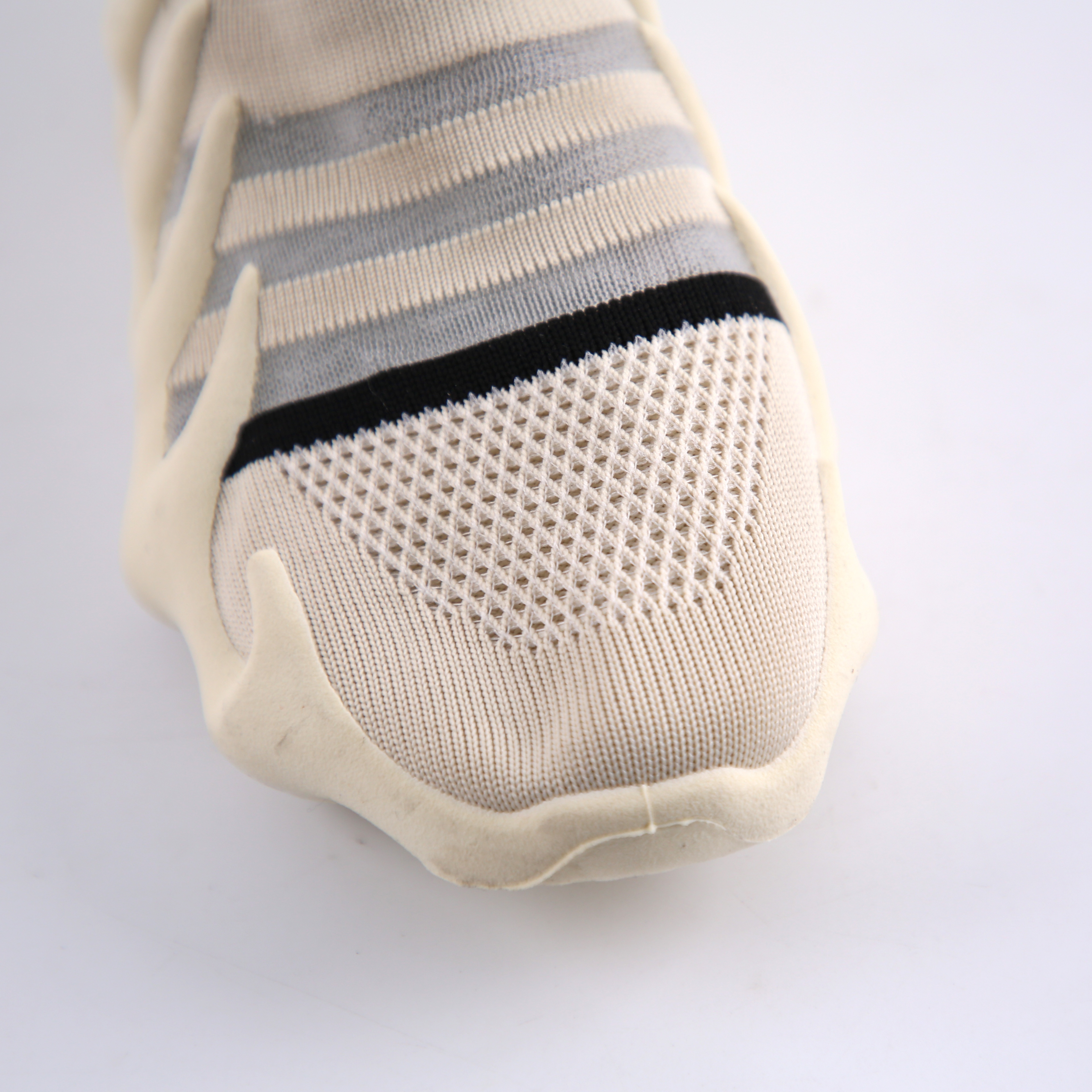 2022 new foreign trade indoor fitness shoes, training sports shoes, women's rope skipping thick-soled treadmill shoes, yoga soft-soled lightweight shock-absorbing shoes, flat bottom Application Scenario