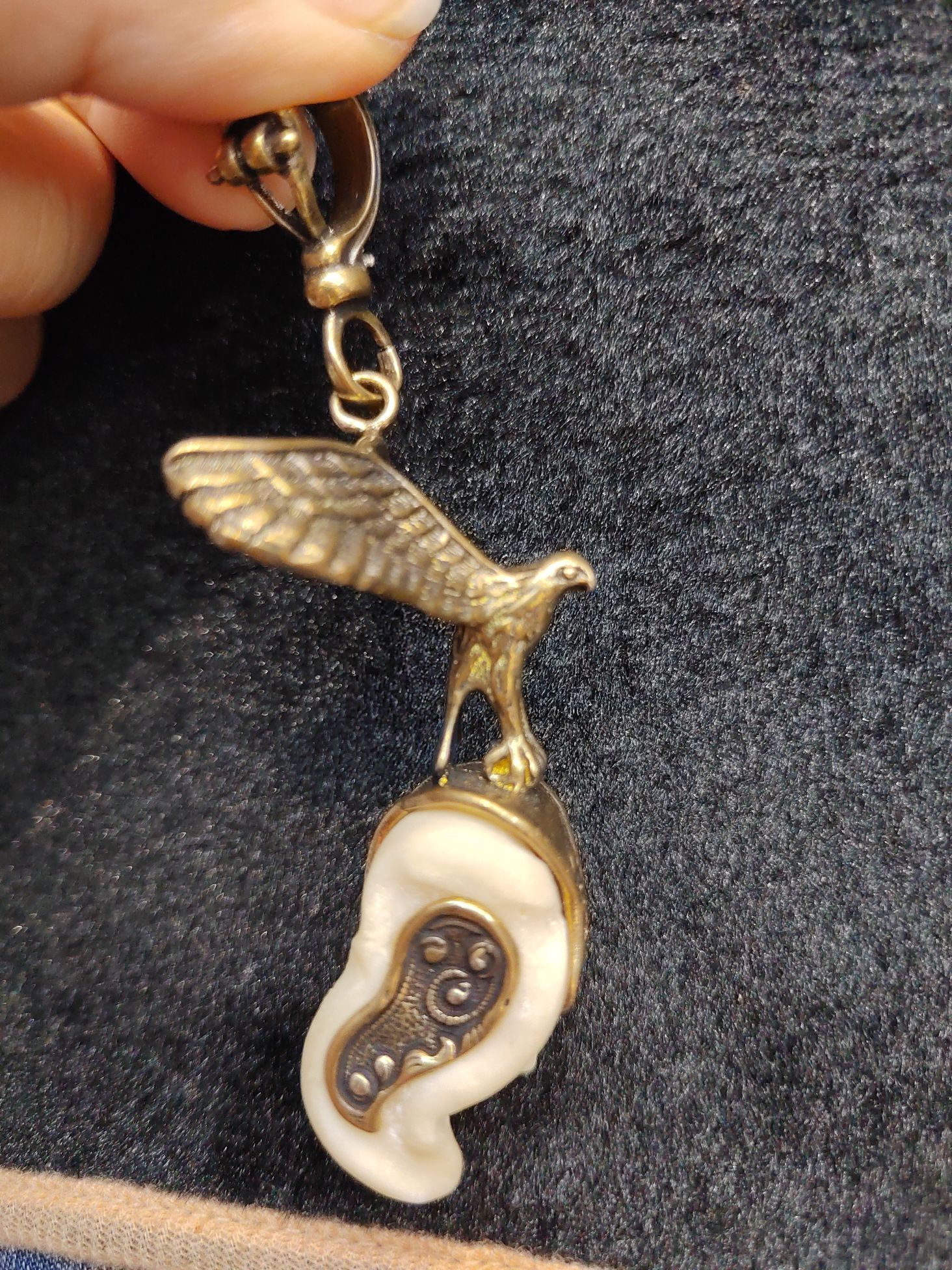 Galaha Flying Eagle Copper Eagle Small Pendant for Attracting Wealth and Spreading Wings Eagle Solid Brass Keychain Bag Hanging Antique Small Copper Handle Piece Donglaibao 12-1 Application Scenario