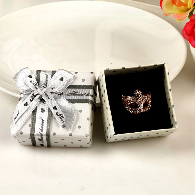 2021蝴蝶结首饰盒子方形白色圆点饰品盒子精品店包装盒厂家批发