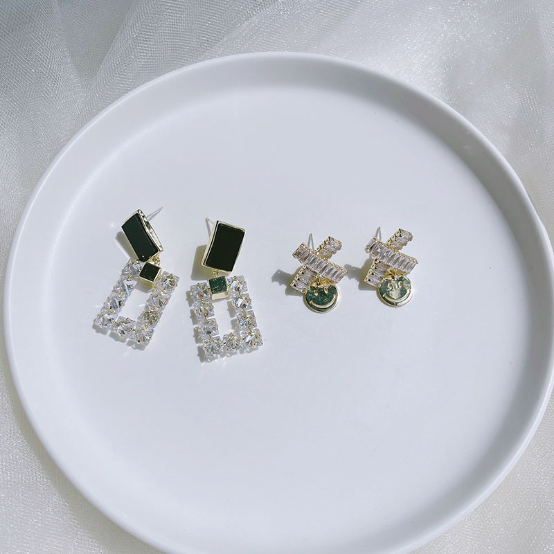 甜酷日常ins风耳环设计银针女ins风锆石笑脸方形耳钉精致中长款迪菲尔-774