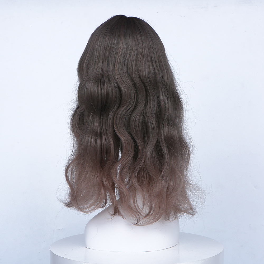 The new wig features short hair, fluffy woolen curls, natural medium hair and curly hair, and a lifelike, natural and fluffy face Application Scenario