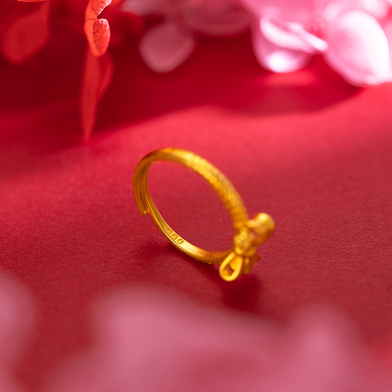Douyin is highly recommending a fresh, sweet and high-end bow women's ring. It's a fashionable and cute bow loose-mouth ring for students and a novel accessory Application Scenario