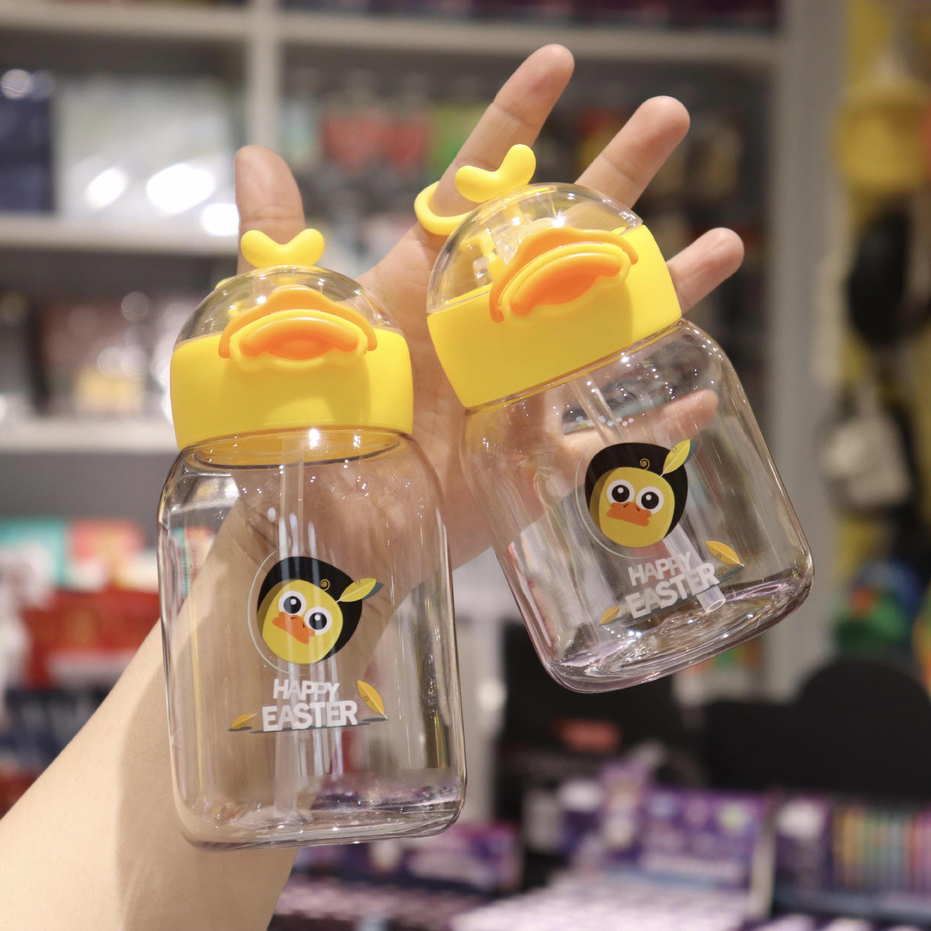 A creative and cute cartoon hand-held plastic cup with a straw Specification image