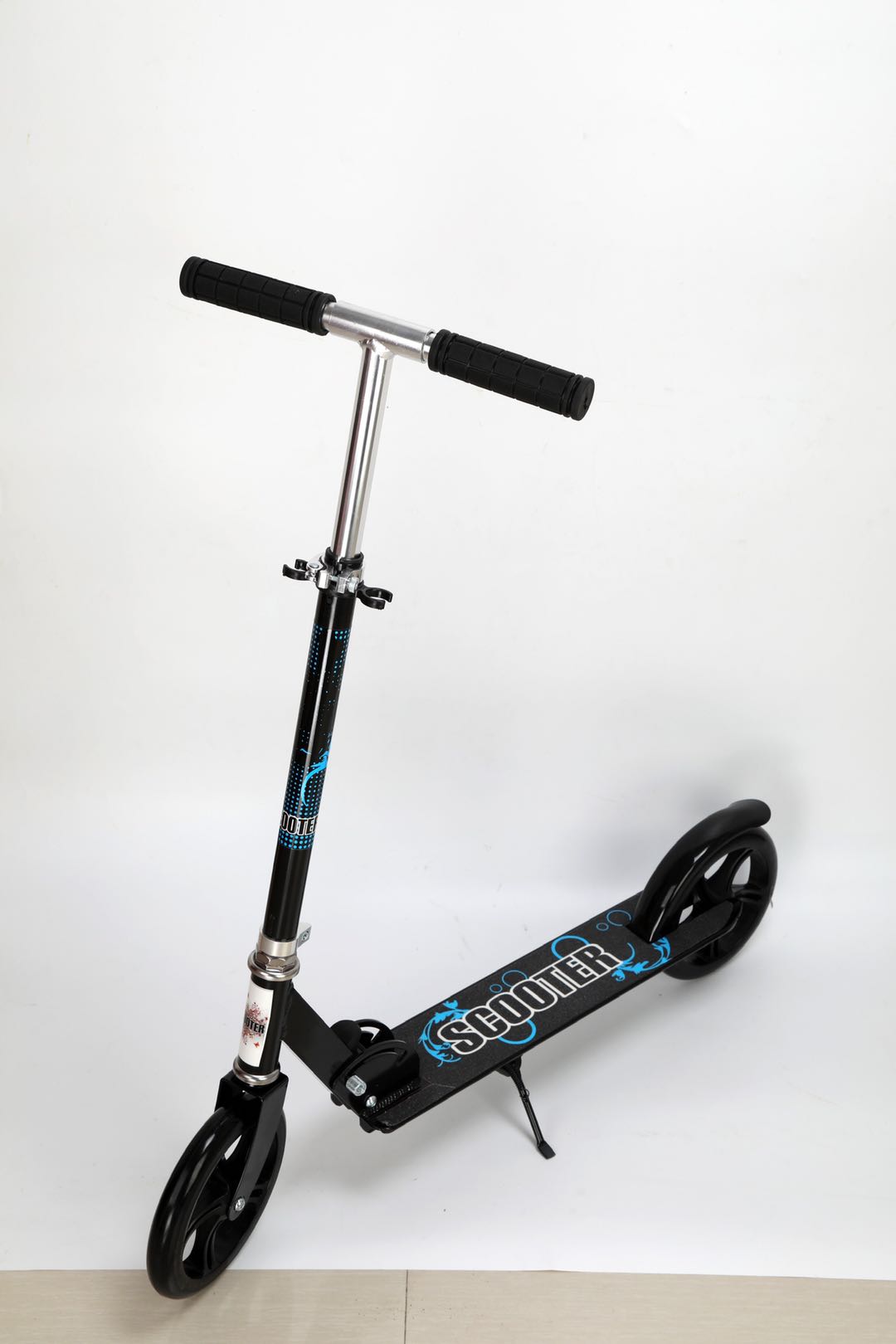 Straight-board colored large roller skate Application Scenario