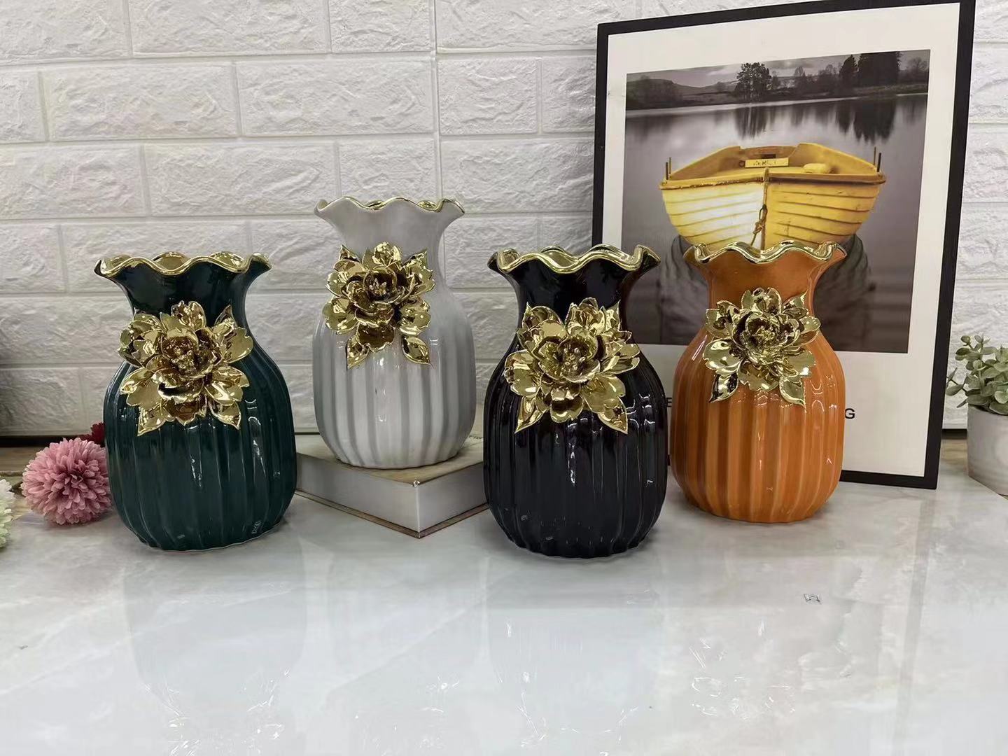Hand-molded flower vases with colored glaze Specification image