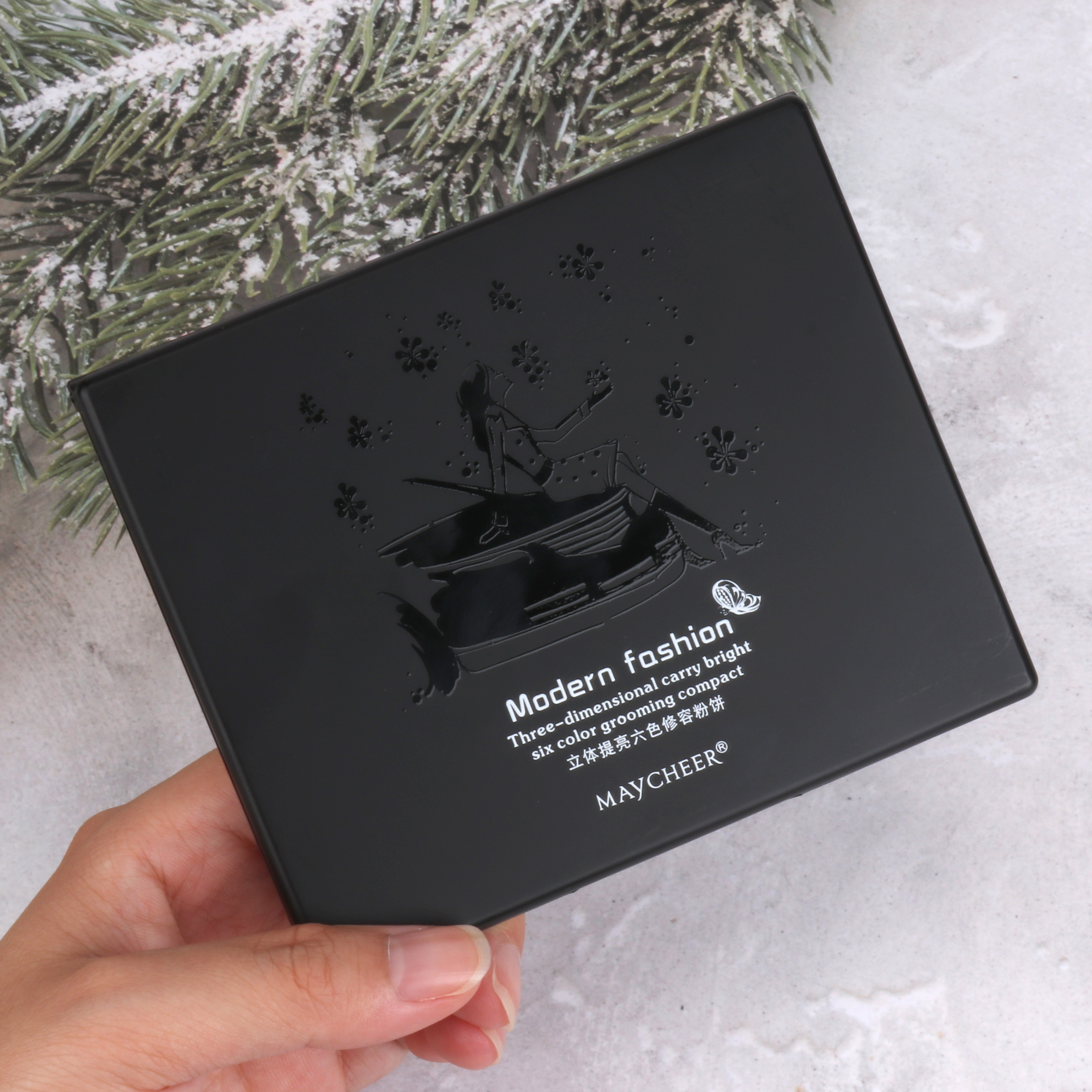 Meisier's six-color contouring powder can flatten the V-shaped face contour and make you look slimmer. The waterproof powder compact is long-lasting and not prone to smudging, making you look like a shadow powder girl Application Scenario