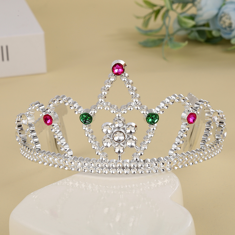 Ordinary Korean-style crown garland, medium-sized crown hat, little girl hat toy Application Scenario