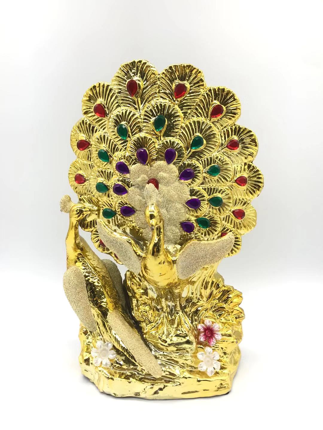 The peacock spreading its tail is a must-have for the entrance hall decoration Application Scenario