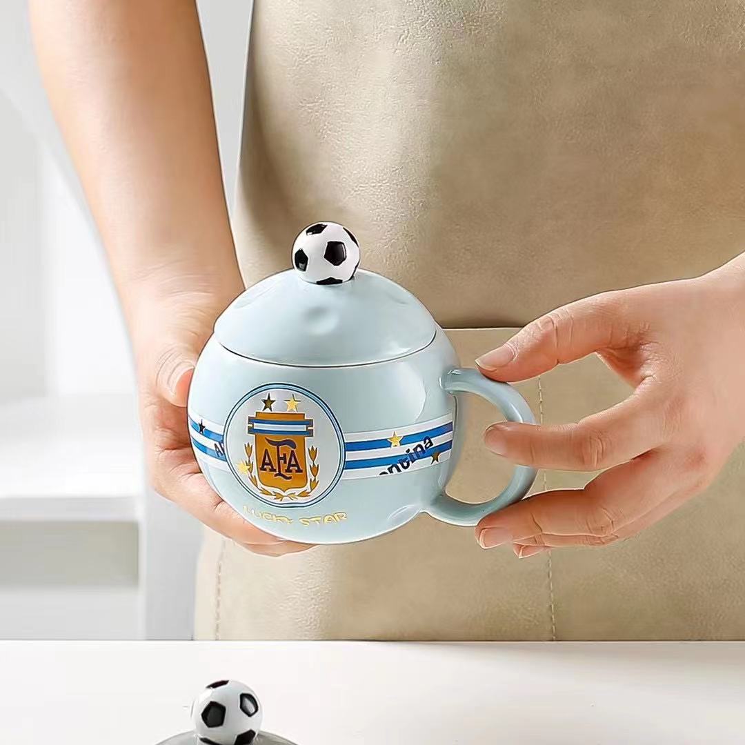 ins Creative high appearance level football cup, Internet celebrity mug, covered spoon breakfast cup, round ceramic cup, LOGO production, Zhuoqia 006 Item Picture