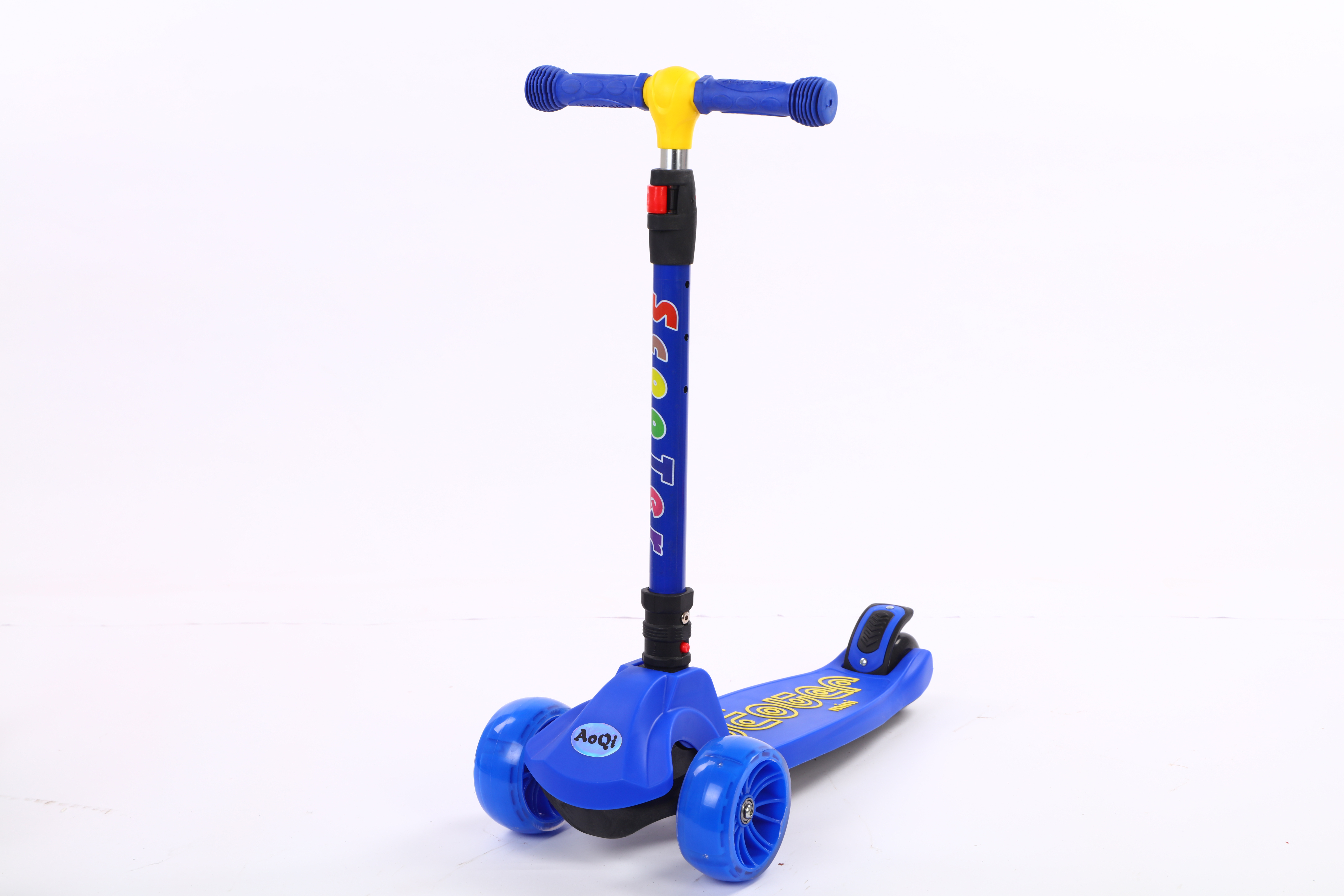 PU wheeled wide-wheel scooter with lights Application Scenario