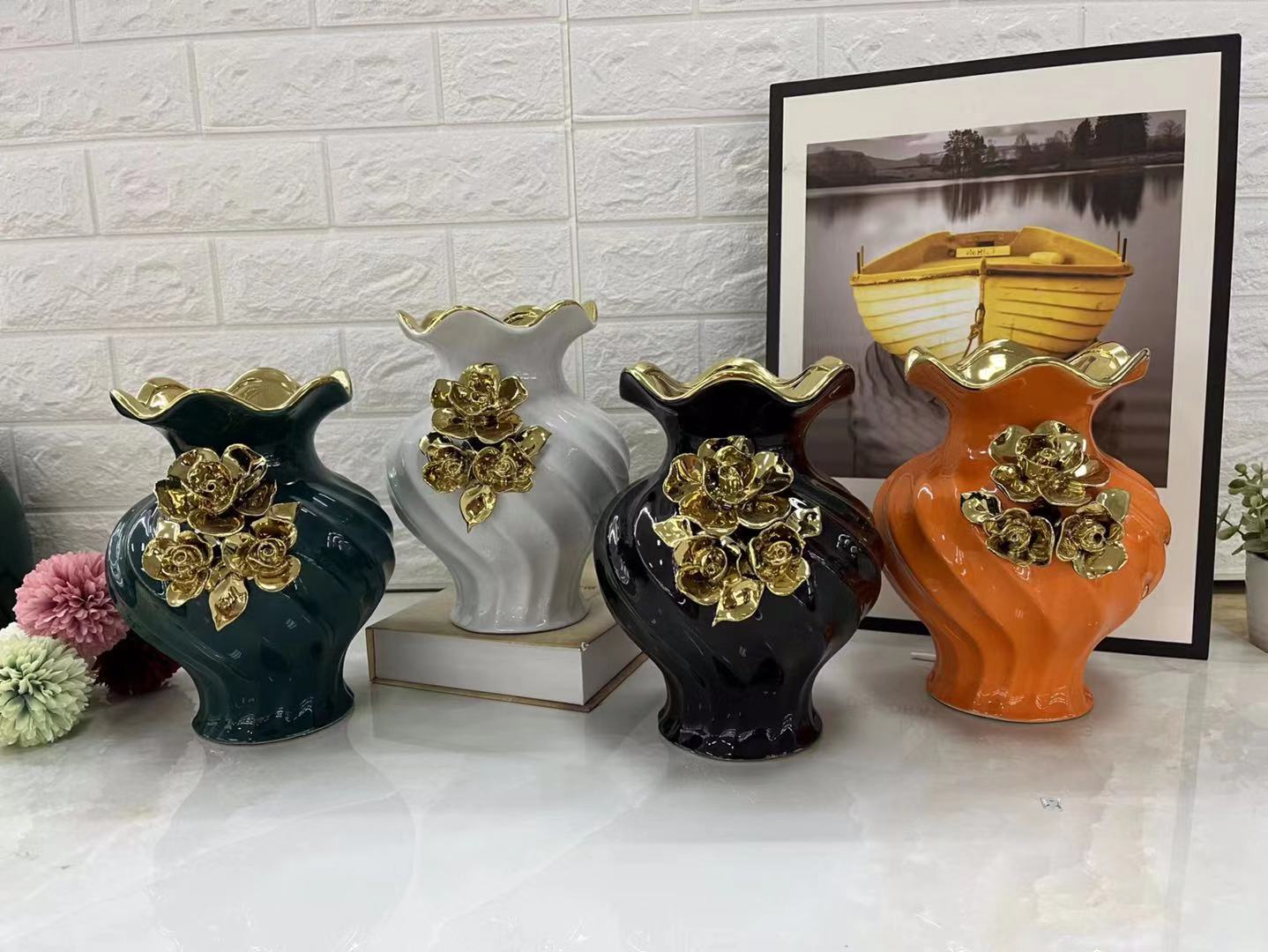Hand-molded flower vases with colored glaze Application Scenario