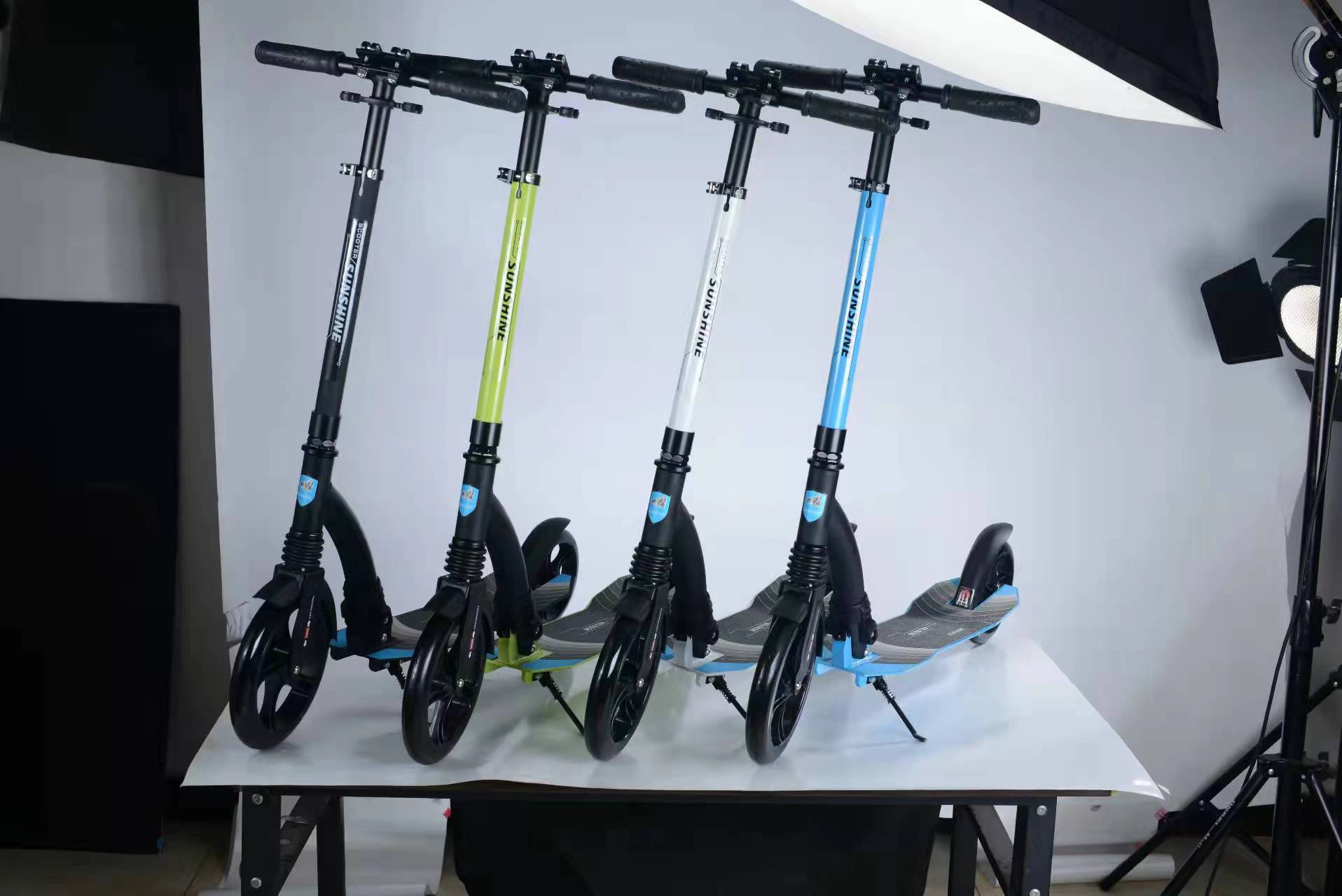 The front wheels are 230MM thick and the rear wheels are 180MM thick, all made of all-aluminum alloy Application Scenario