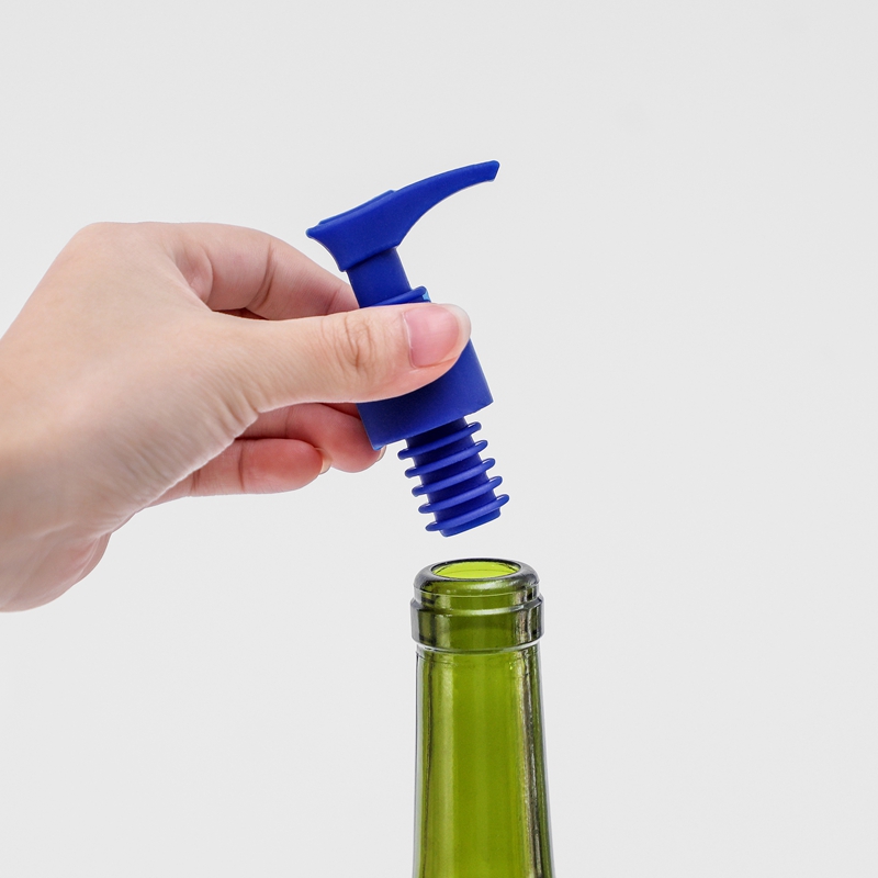Creative silicone champagne and red wine bottle stopper with nozzle shape, fresh-keeping bottle cap, single set 02 Application Scenario