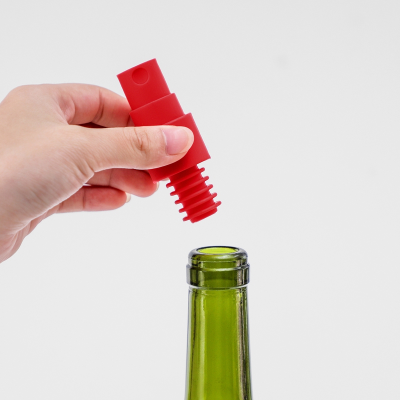 Creative silicone champagne and red wine sealed bottle cap with nozzle shape, single set 01 Application Scenario