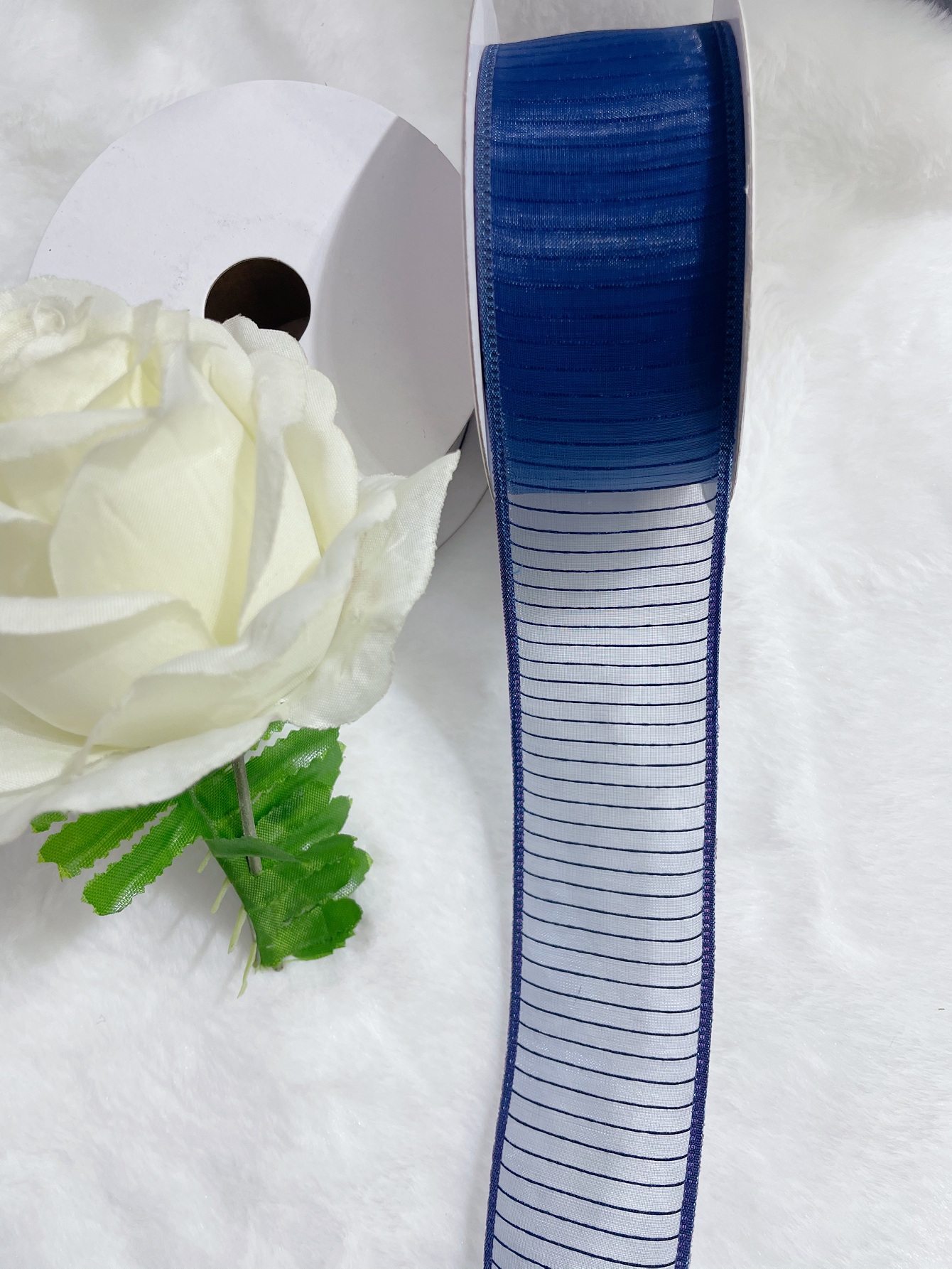 Elegant Jewelry Display with Packaging Belt