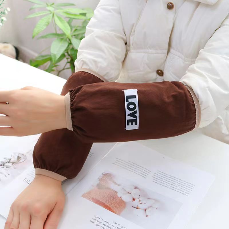 Anti-dirt, waterproof and windproof sleeves for work Application Scenario