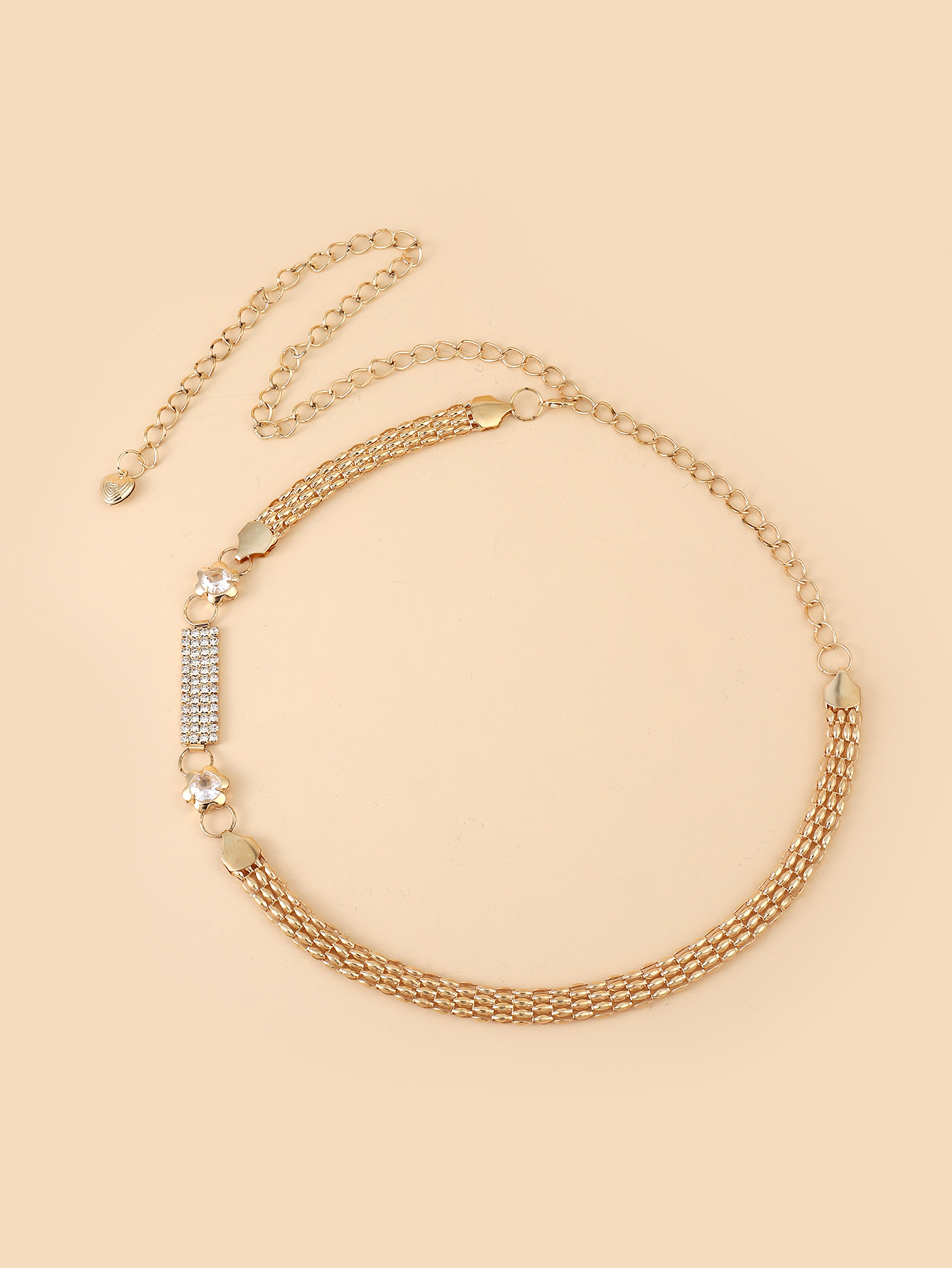 y25, a trendy golden metal rhinestone pearl leaf buckle spring elastic band paired with a thin waist chain belt for pants Application Scenario