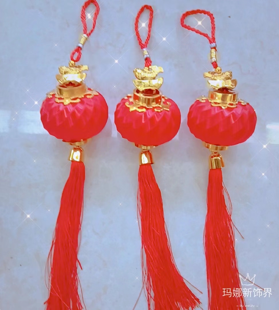 Chinese knot tassels, red lanterns, Chinese-style pendants for the Peace Festival