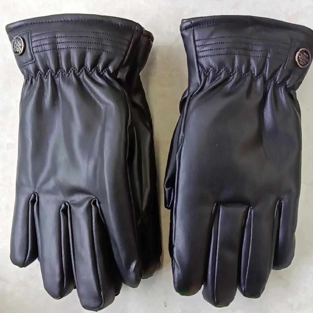 Windproof thickened gloves for electric vehicles, adult version Application Scenario
