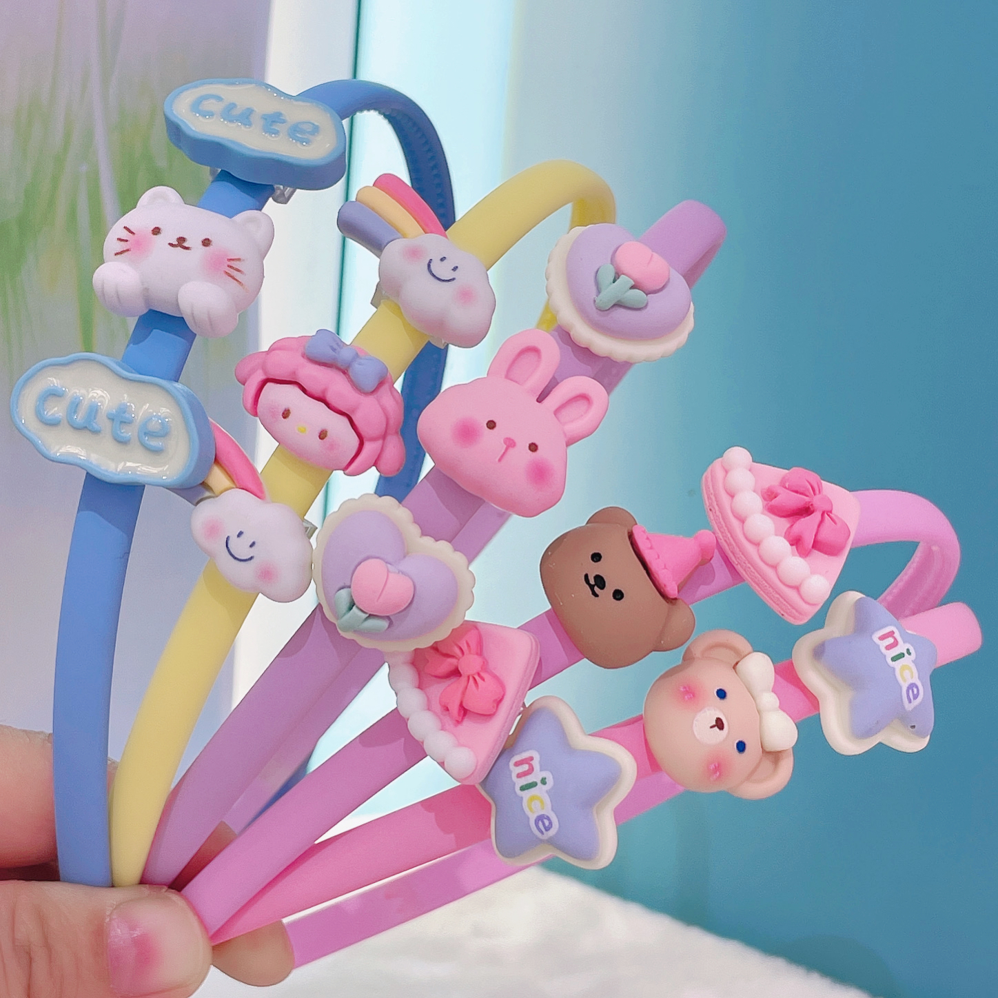The cute cartoon hair band comes in a variety of colors. It features a classic matte three-headed cartoon style for girls and young girls details Picture