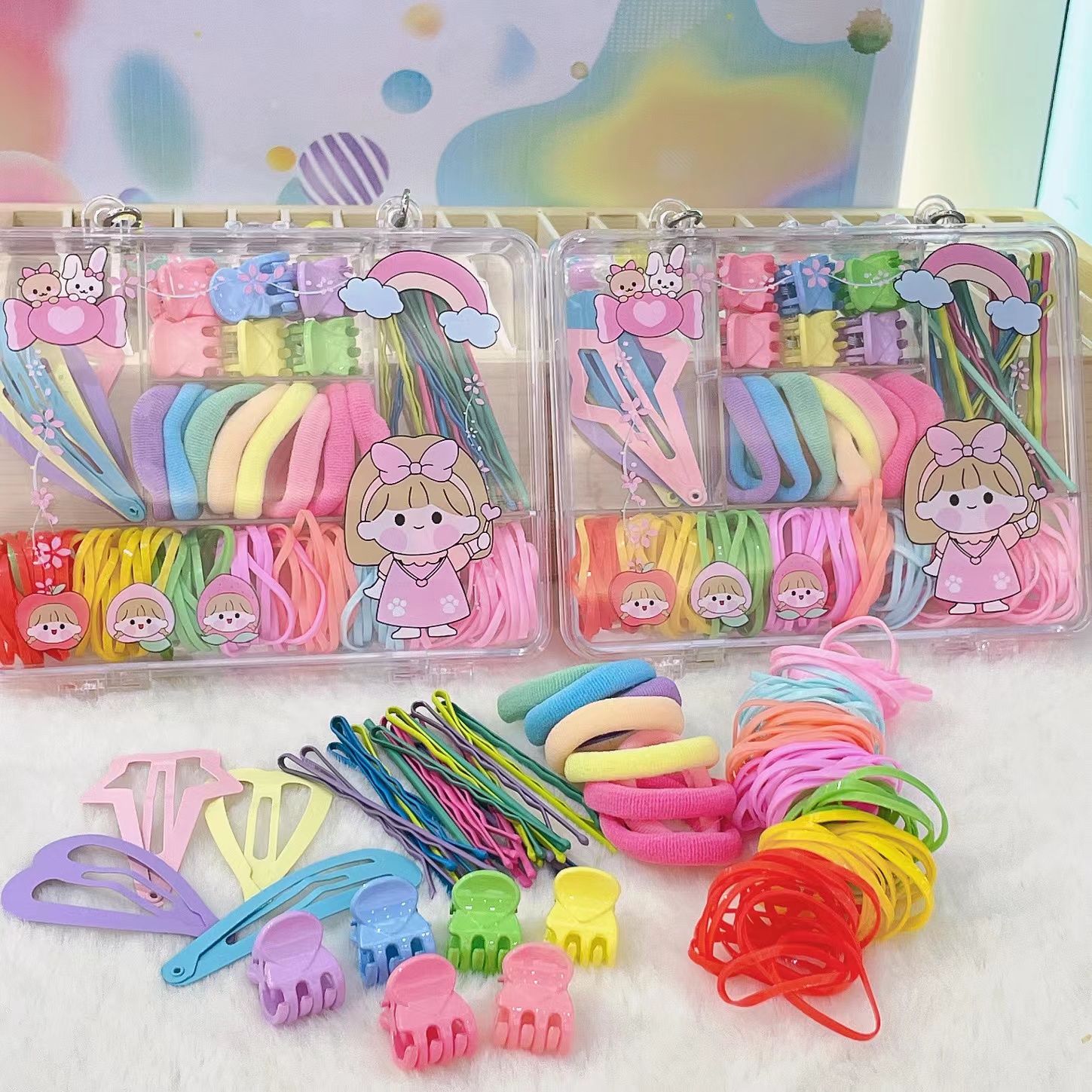 The five-compartment box with a seven-color pearl chain features an exquisite design and a cute hairpin. It is a combination of various children's headwear, simple and elegant. It is a must-have gift for princess festivals and can be used as a decorative item Application Scenario