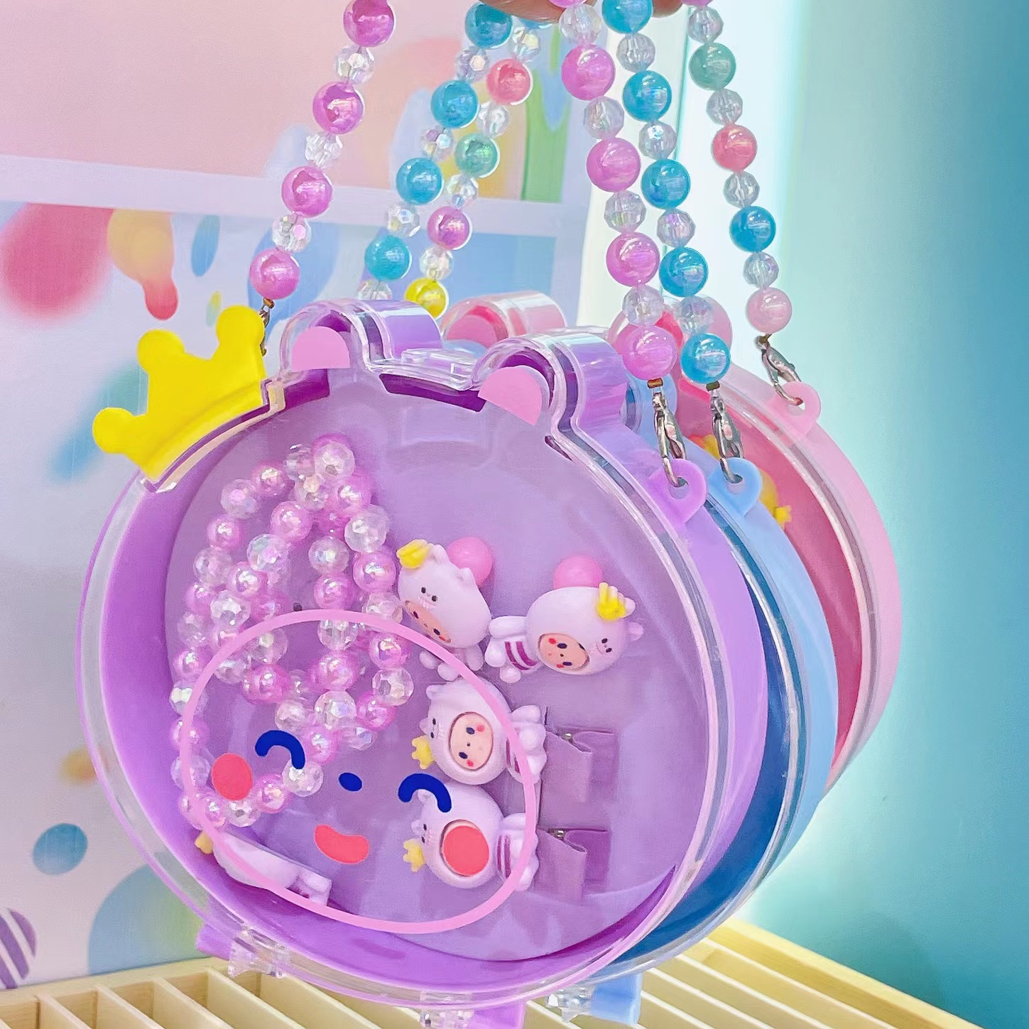 The Crown Monkey Gift Box is an IP-authorized classic cartoon-shaped necklace with multiple combinations. It is a must-have gift for princesses and a carefully selected choice details Picture