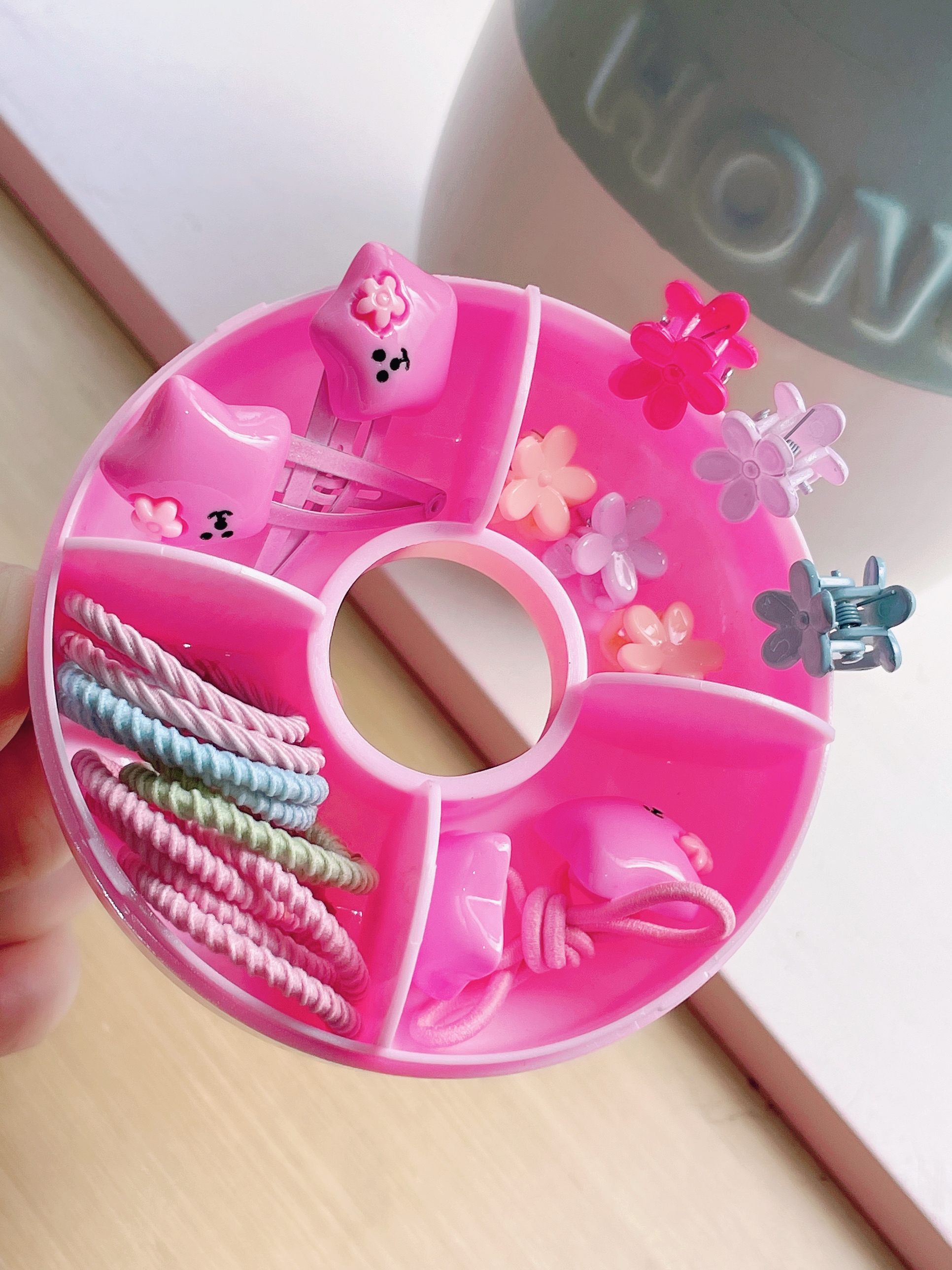 Donut-shaped rubber band head duck clip with multiple combinations, simple and elegant. A must-have for children, suitable for princesses over 3 years old Application Scenario