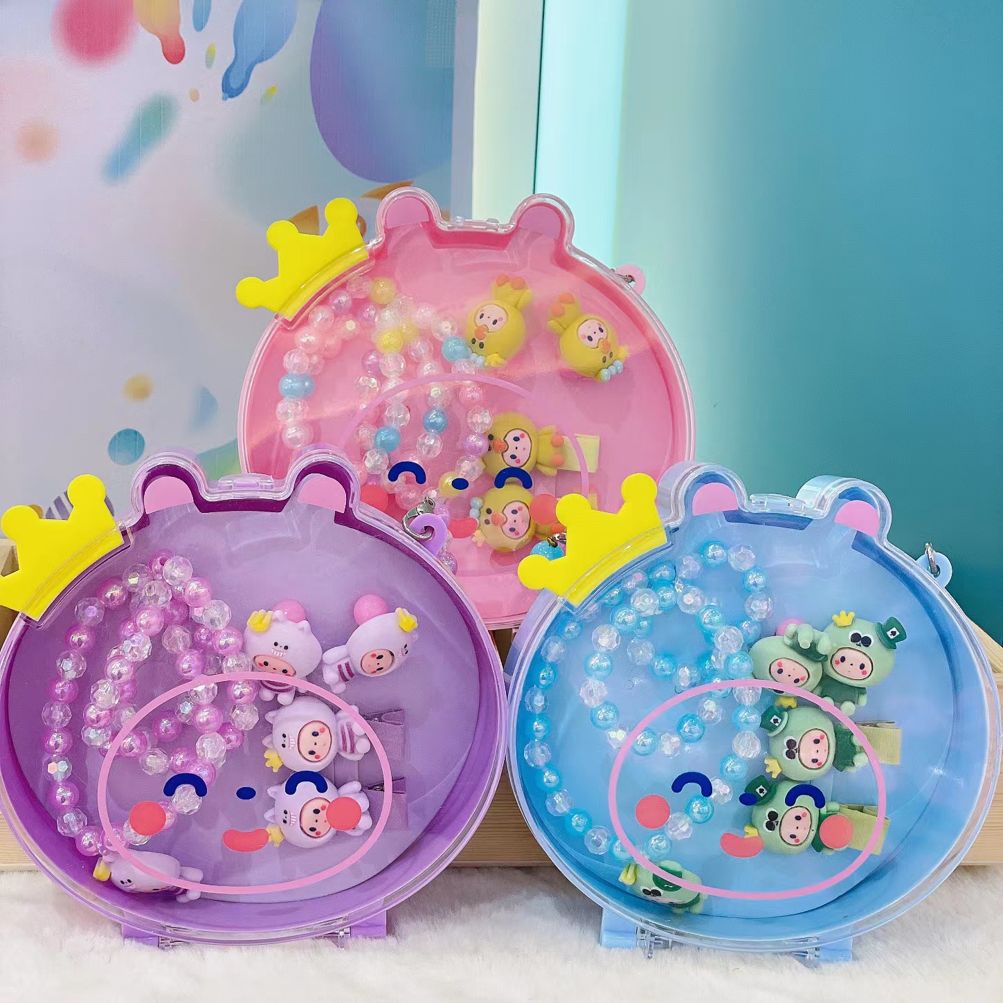 The Crown Monkey Gift Box is an IP-authorized classic cartoon-shaped necklace with multiple combinations. It is a must-have gift for princesses and a carefully selected choice