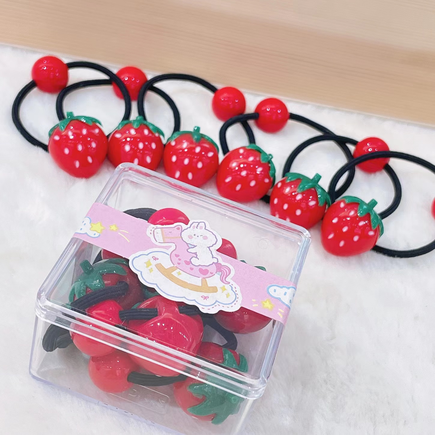 The classic red strawberry rubber band in the square box series is a cute and affordable 6-piece set with bright colors Specification image