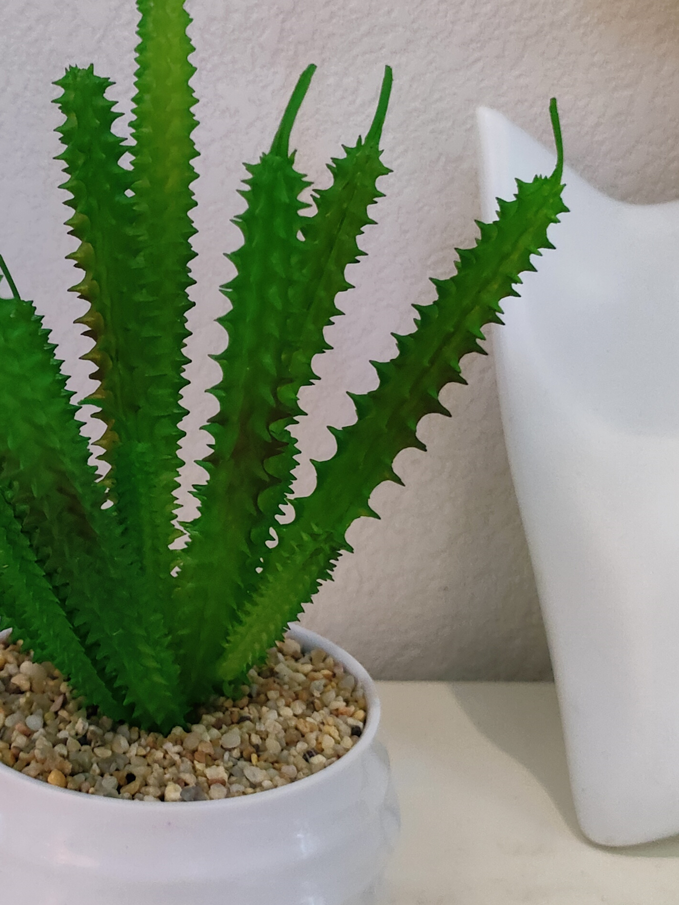 Golden Autumn Flower Shop 104015 Artificial Potted Plants, artificial flowers, bonsai, Green plants, potted plant Ornaments, multi-color artificial succulents, small bonsai combination ornaments, living room and dining room table decoration items, Festival gifts, roses, tulips, 39 Application Scenario