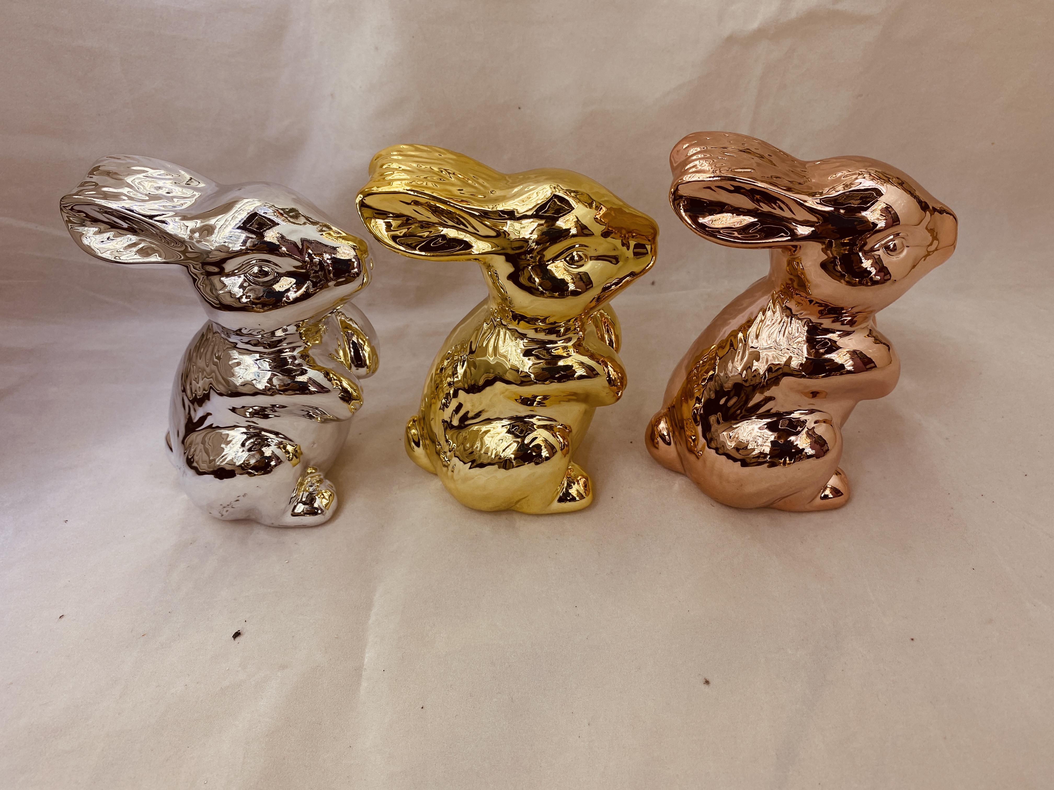 Ceramic electroplated penguin figurine Application Scenario