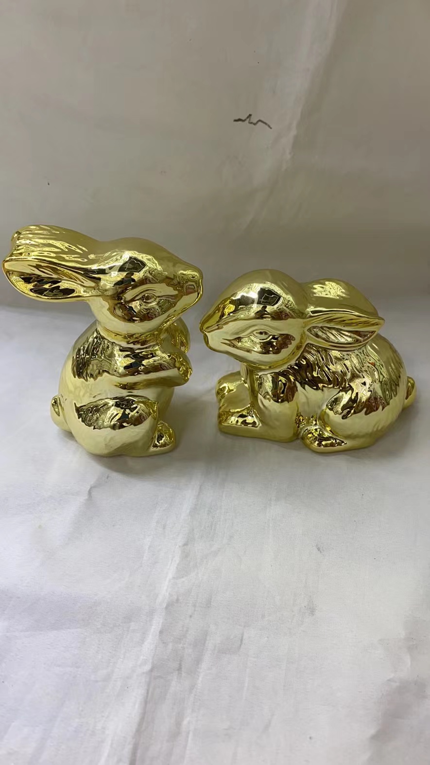 Ceramic electroplated penguin figurine Specification image