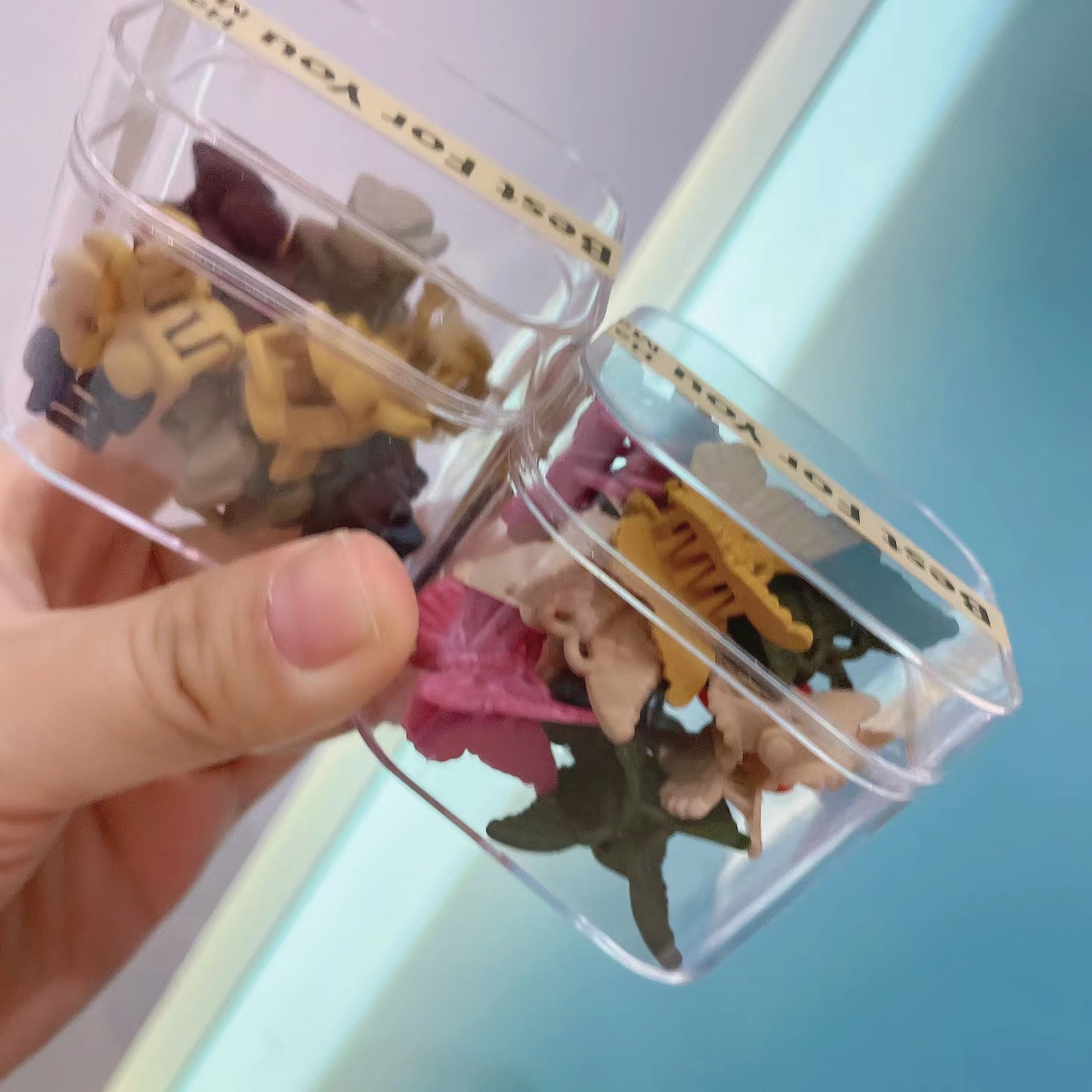 Classic small box 12 claws with coffee color shape cute rich classic durable suitable for people